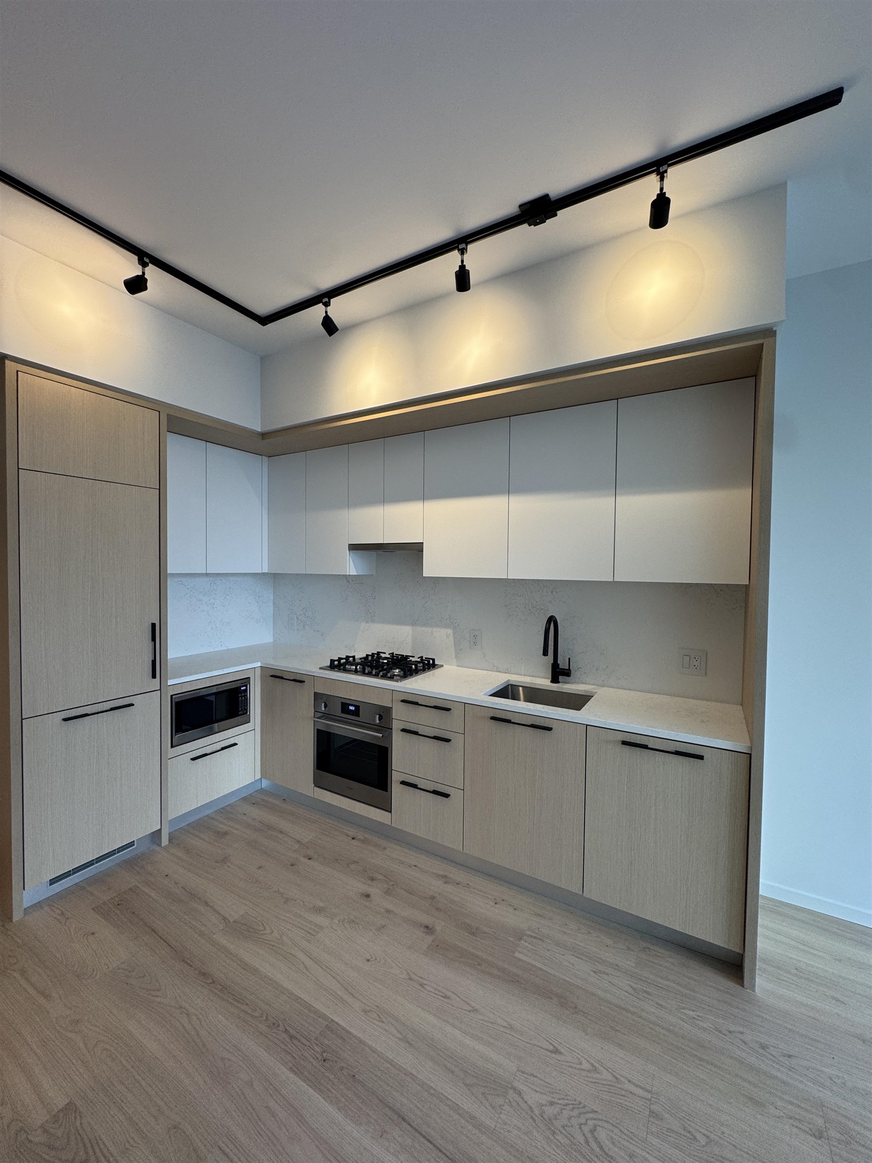 55X 5189 EARLES STREET, R3104218, BC,