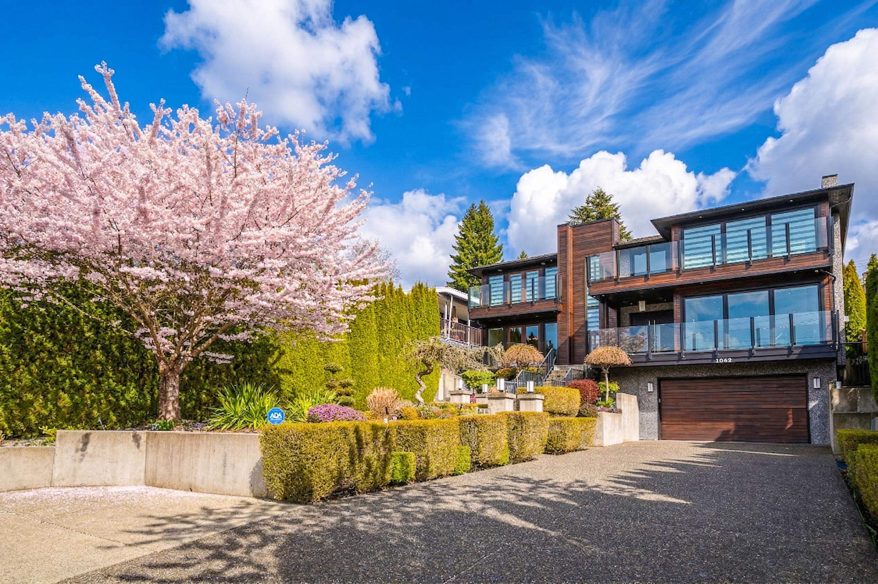 1068 HOLDOM AVENUE, Burnaby BC V5B 3V6, R3104267, BC,