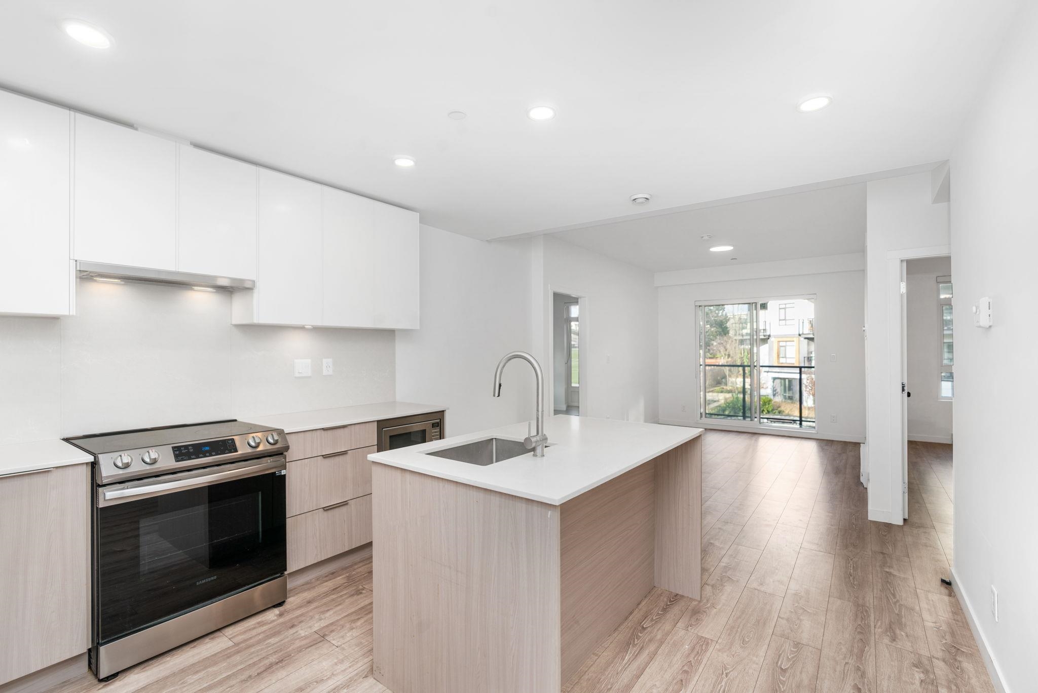 209 13969 96 AVENUE, R3104382, BC,