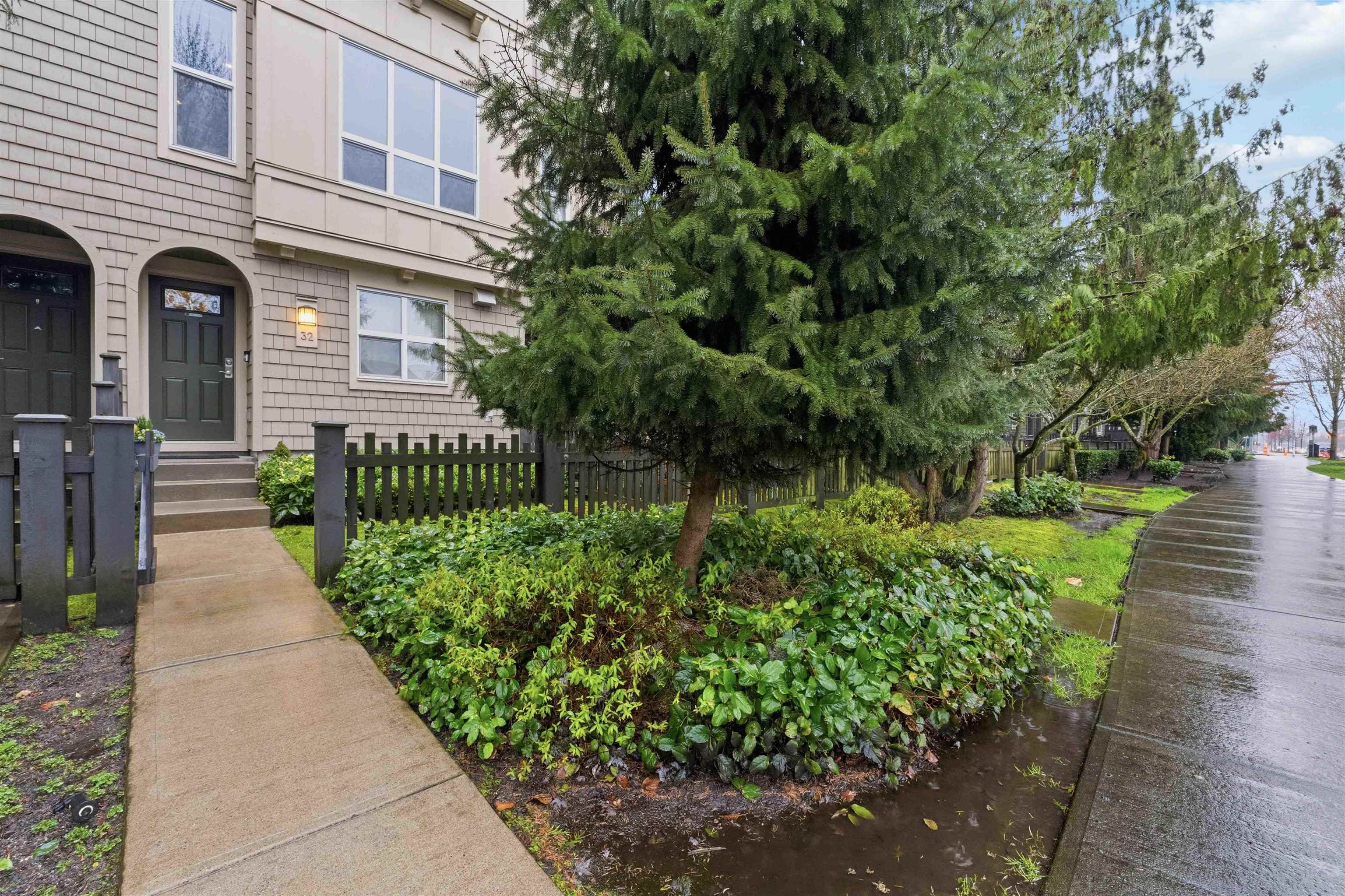 32 7938 209 STREET, R3104455, BC,