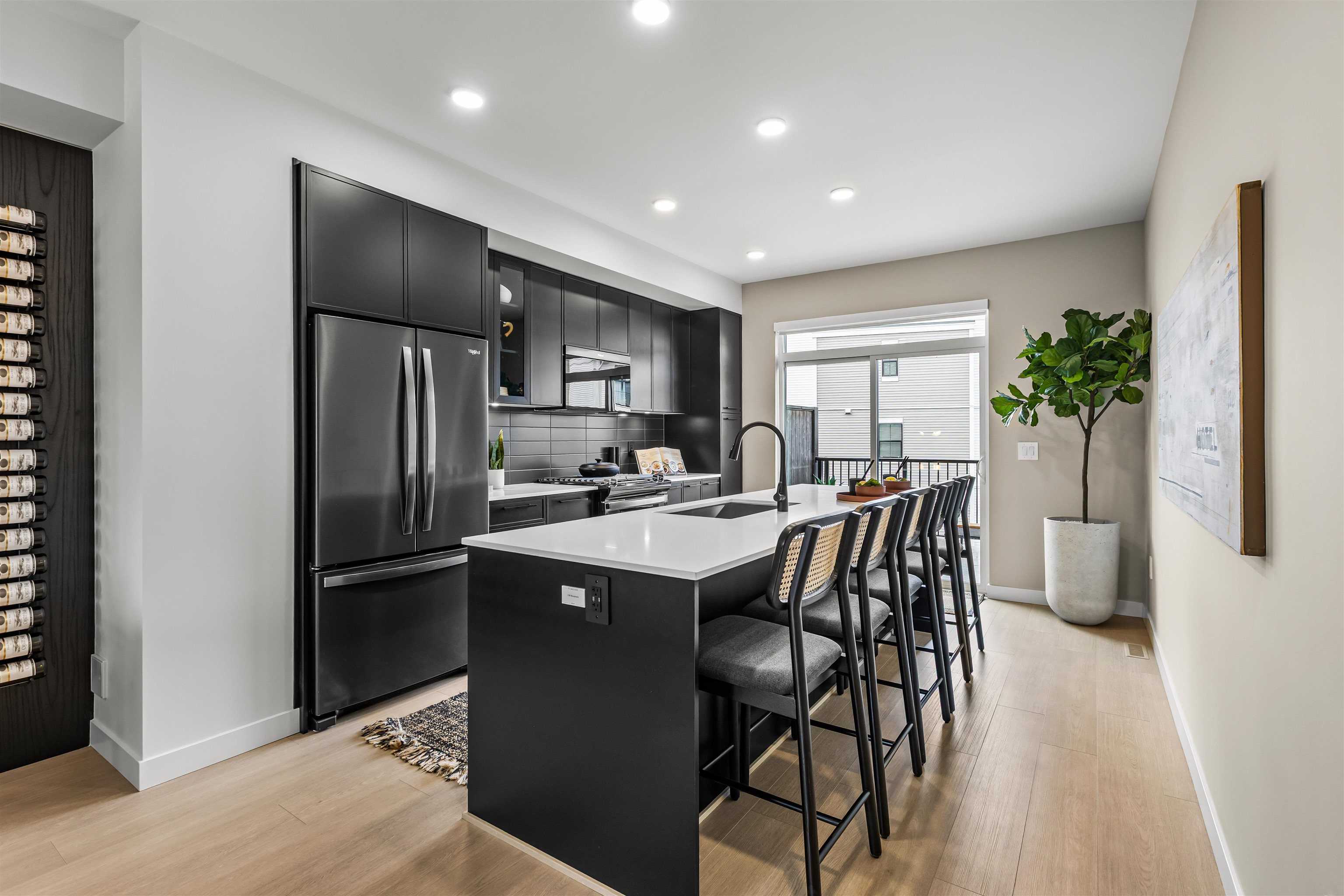 3 2886 MONTROSE AVENUE, R3104531, BC,