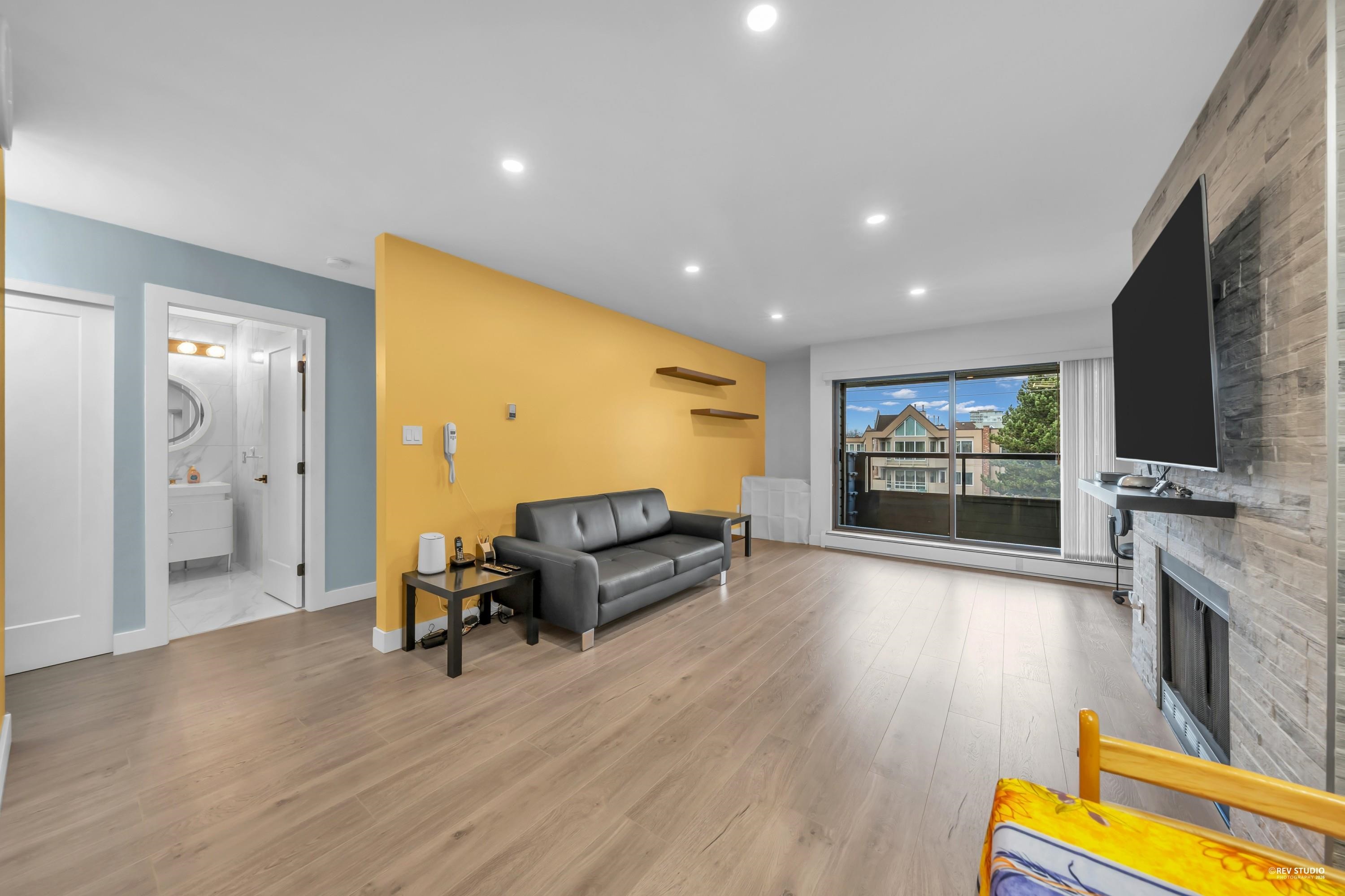 317 8600 ACKROYD ROAD, R3104686, BC,