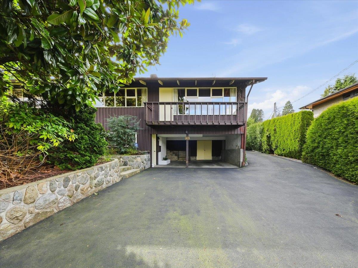 809 ROSLYN BOULEVARD, North Vancouver BC V7G 1P4, R3104747, BC,