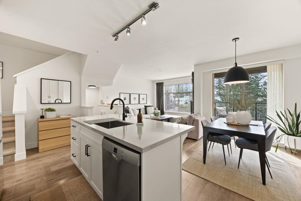 102 300 PANORAMA PLACE, R3104819, BC,