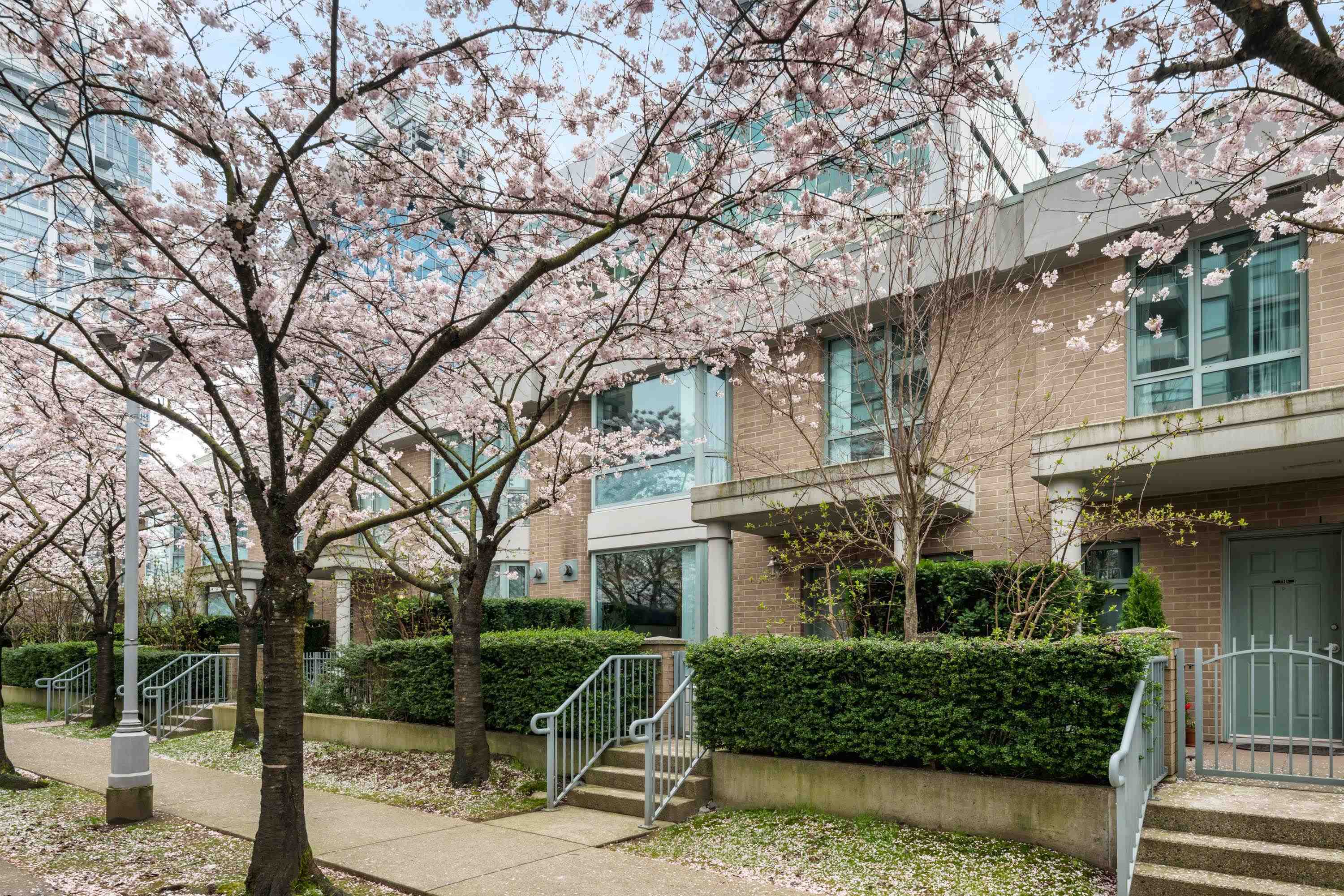 TH4 1889 ROSSER AVENUE, R3104908, BC,