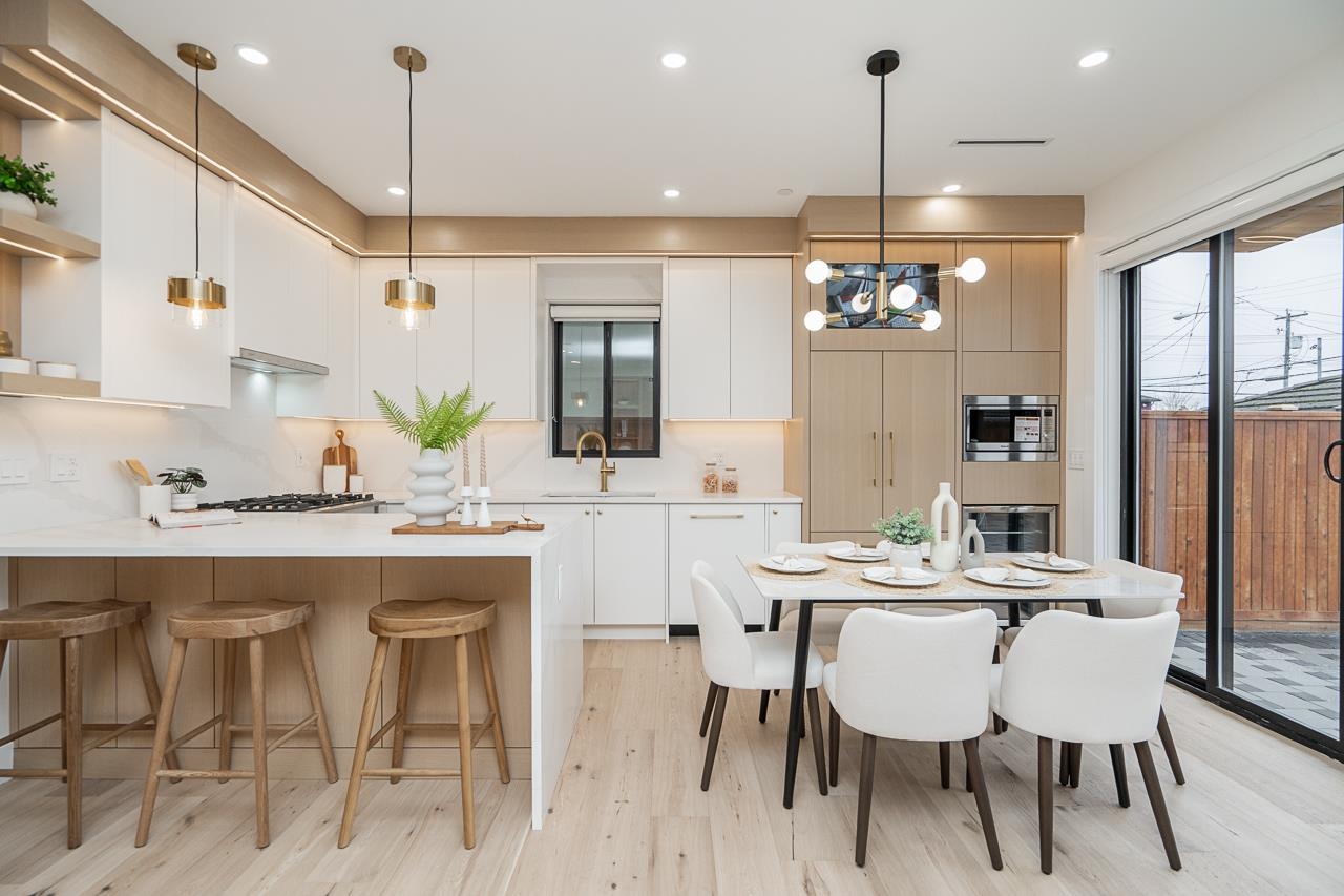 2 150 51ST AVENUE, R3104990, BC,