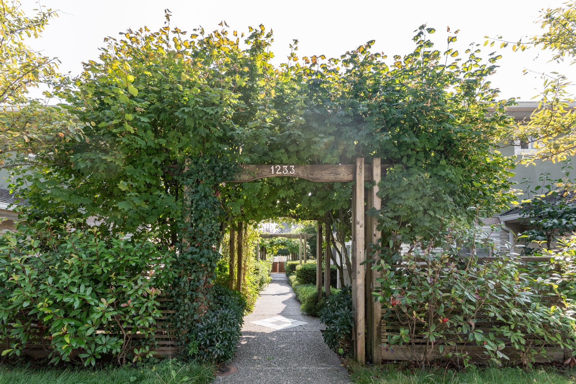 2 1233 16TH STREET, R3105013, BC,