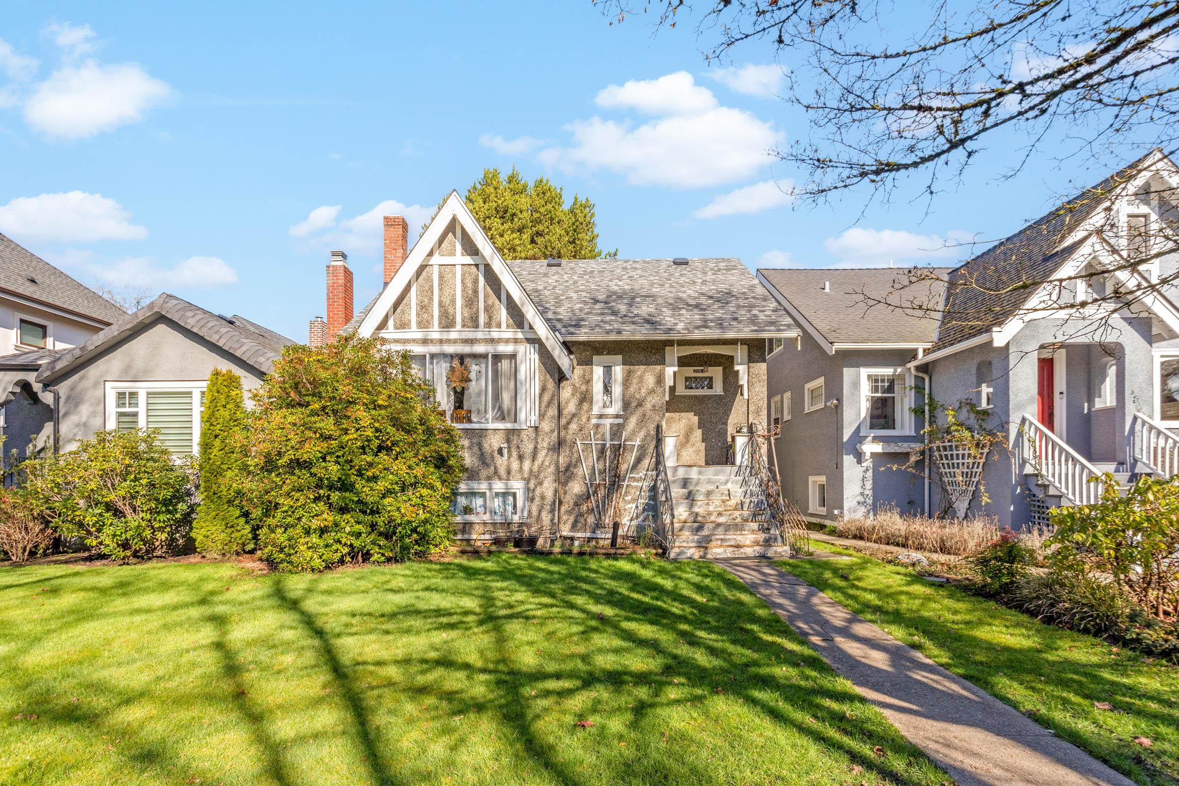 2861 W 15TH AVENUE, Vancouver BC V6K 3A1, R3105164, BC,