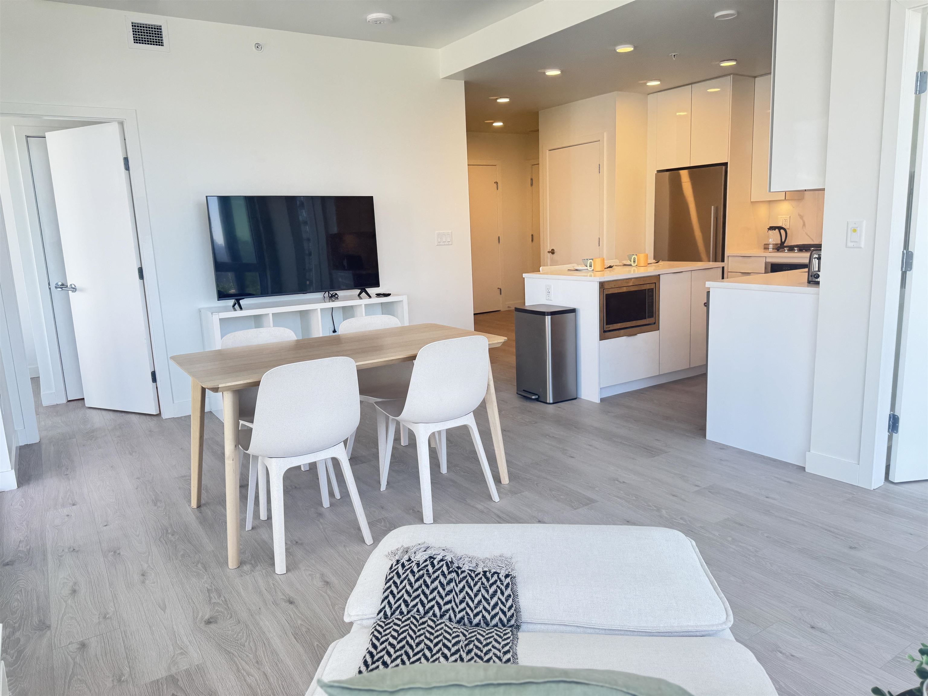 608 555 SYDNEY AVENUE, R3105198, BC,