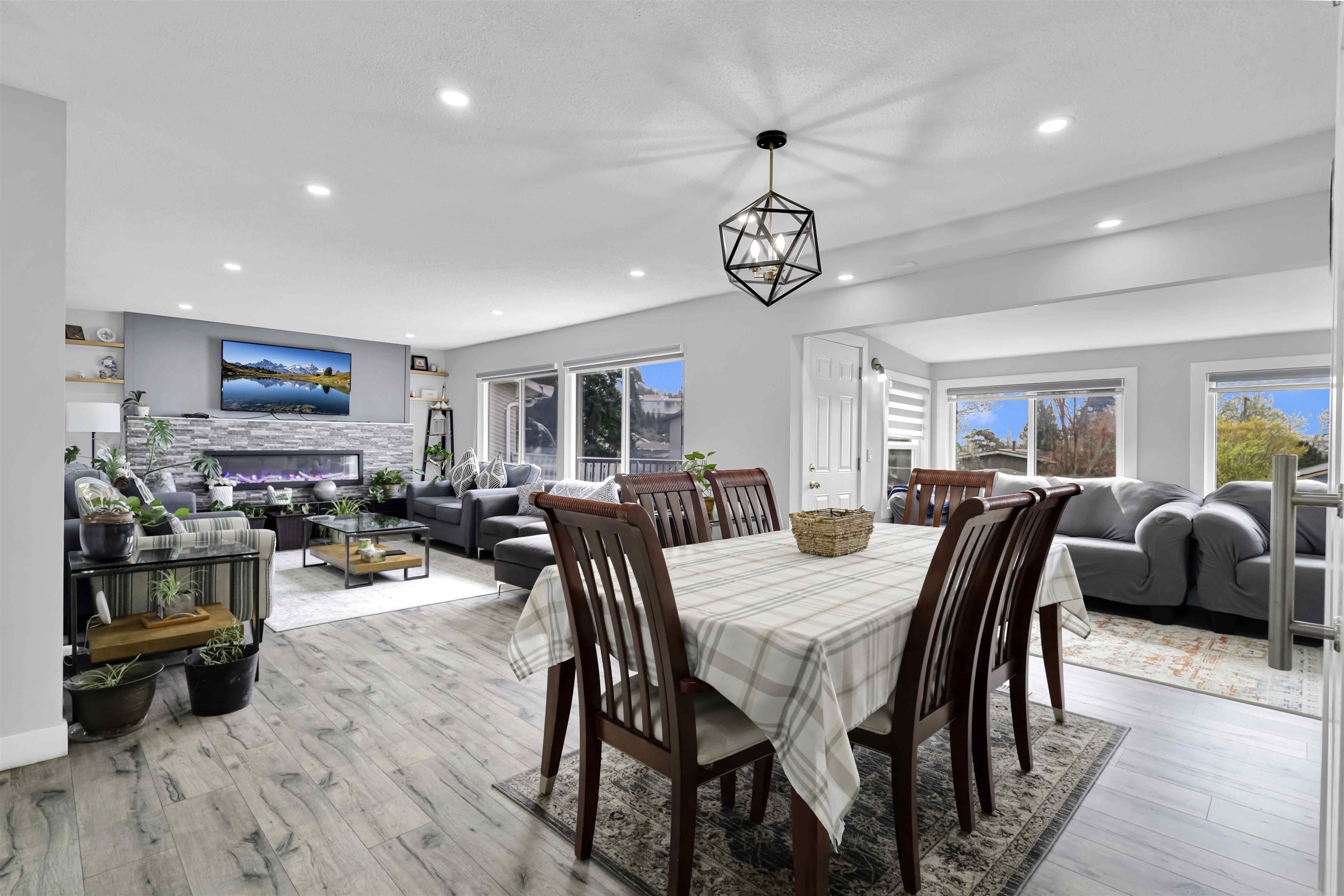 14704 16A AVENUE, Surrey BC V4A 5M7, R3105214, BC,