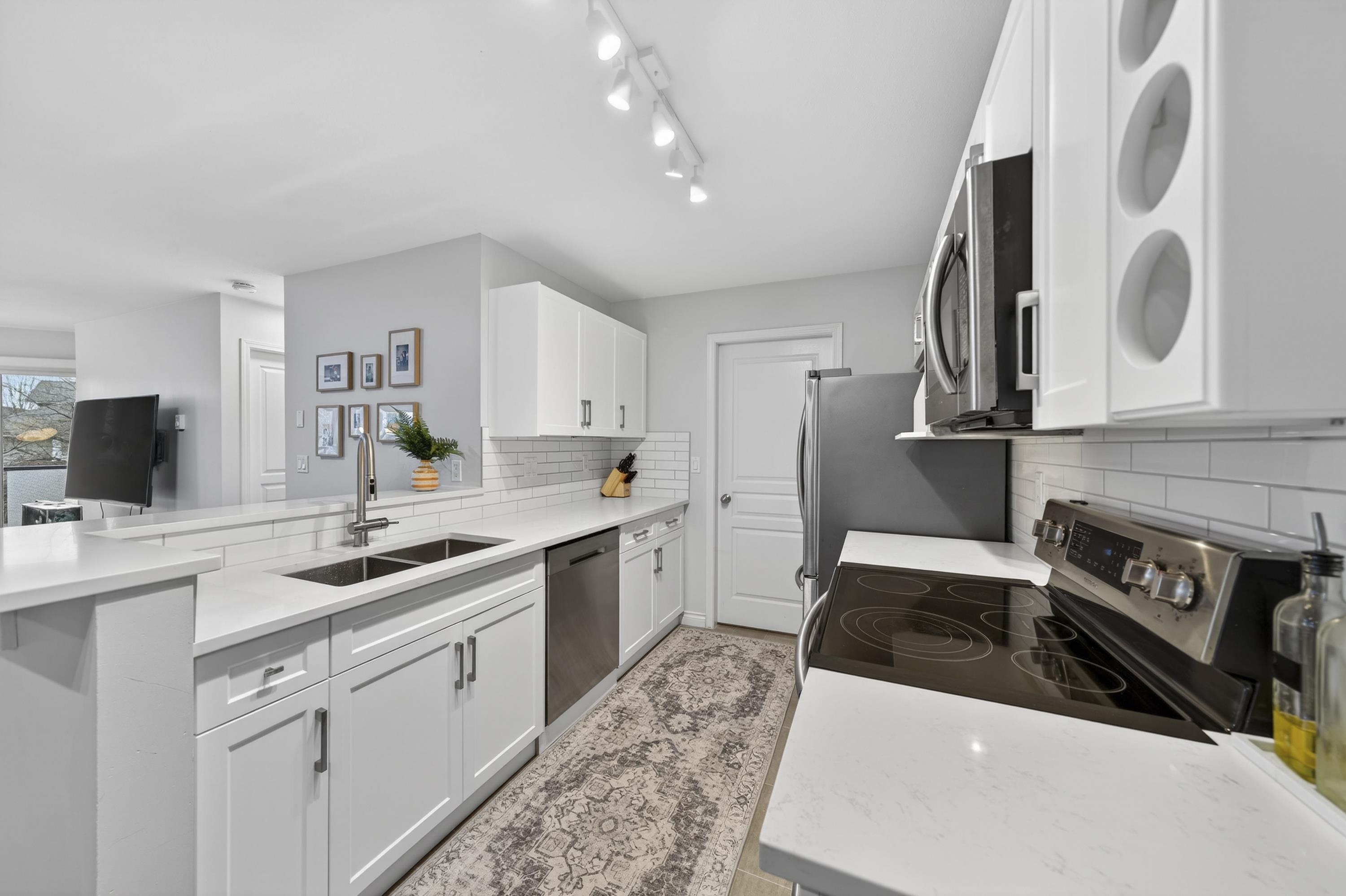 213 7139 18TH AVENUE, R3105489, BC,