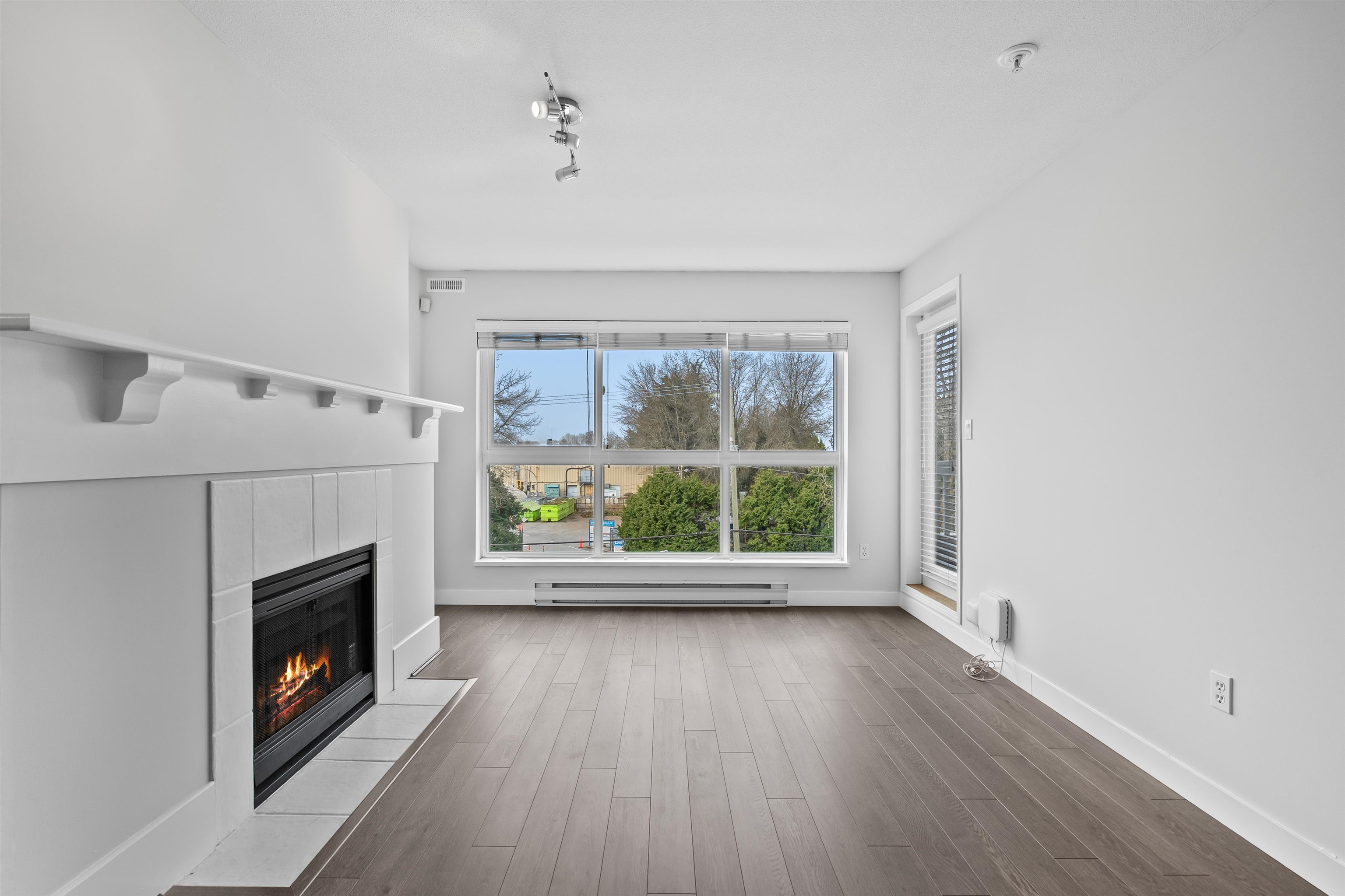 304 5500 LYNAS LANE, R3105570, BC,