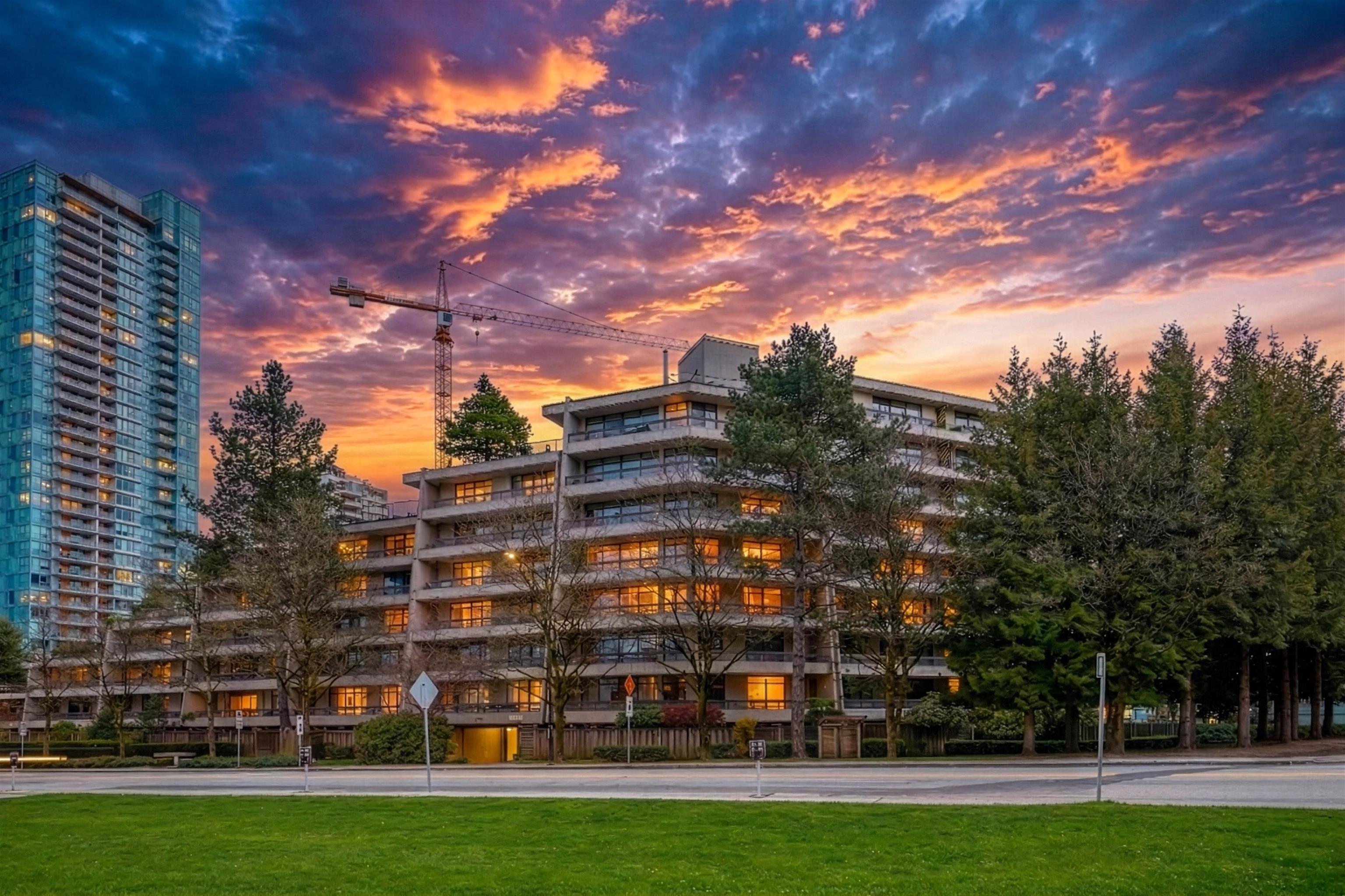 215 5932 PATTERSON AVENUE, R3105606, BC,