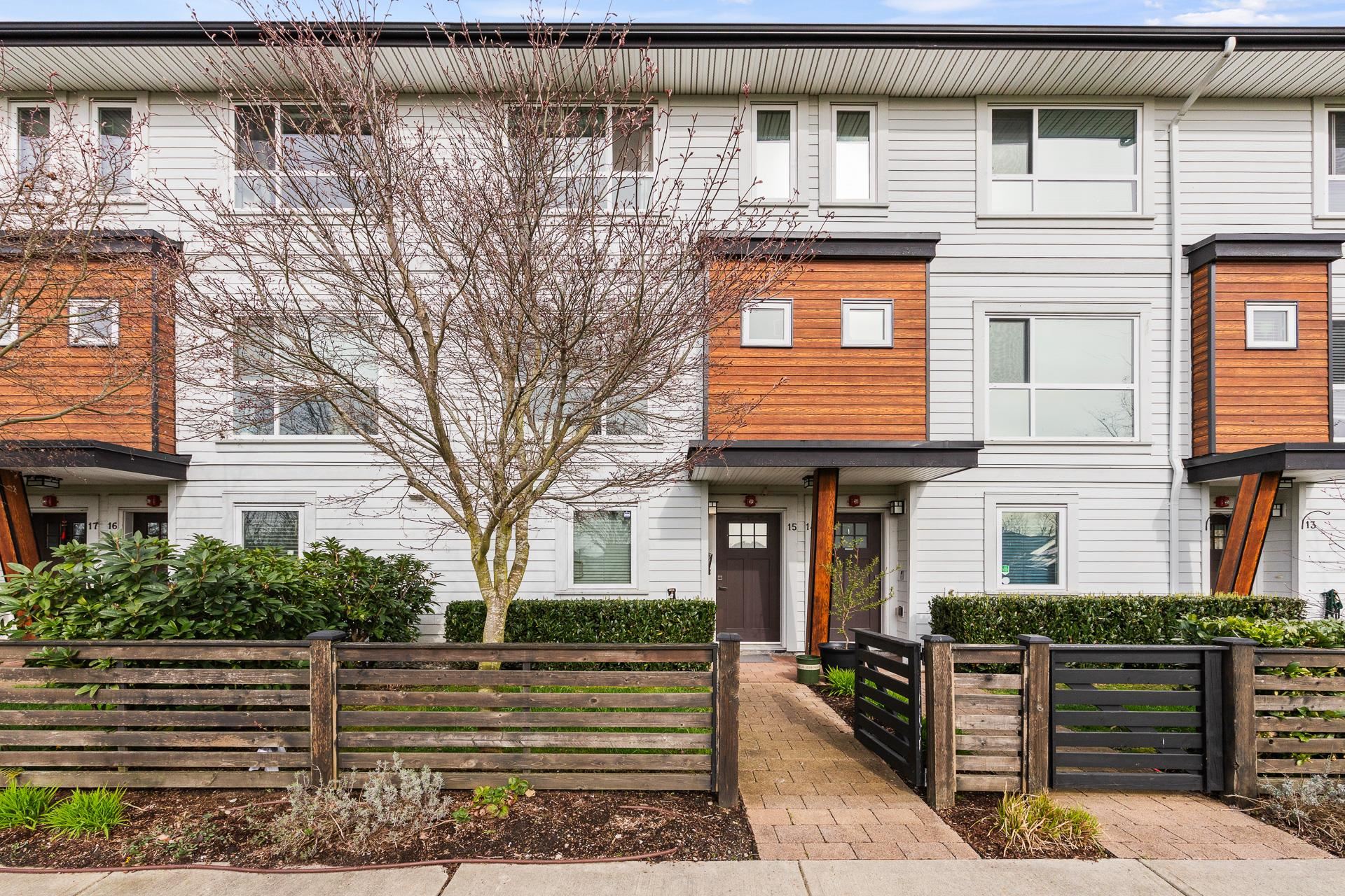 MLS® listing #R3105638 for sale located at 15 240 JARDINE STREET