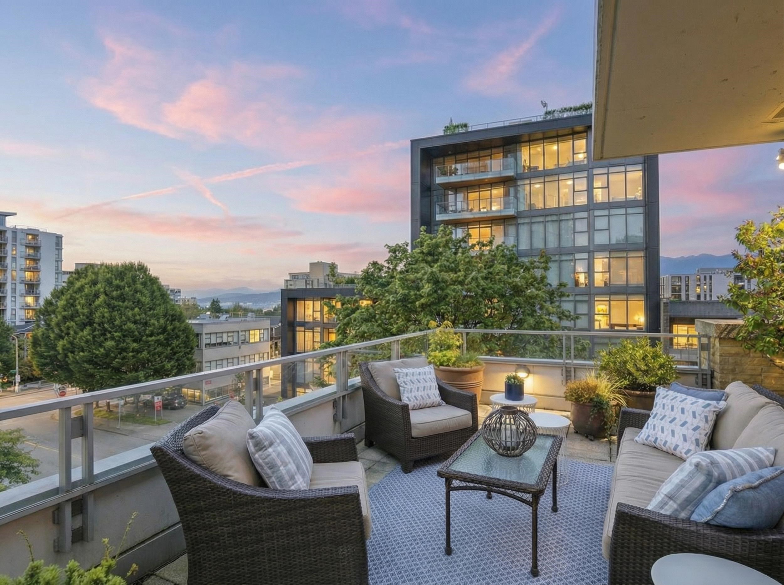 1576 W 8 STREET, Vancouver BC V6J 4R8, R3105734, BC,