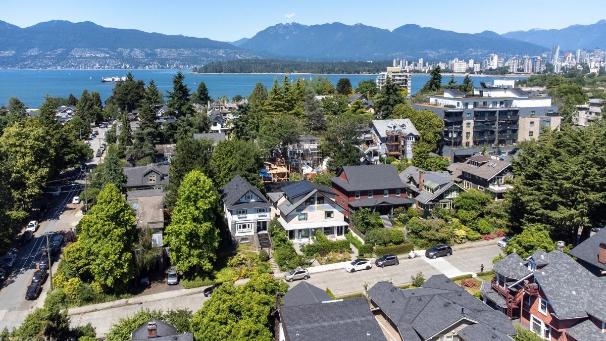 2575 W 3RD AVENUE, Vancouver BC V6K 1M2, R3105823, BC,