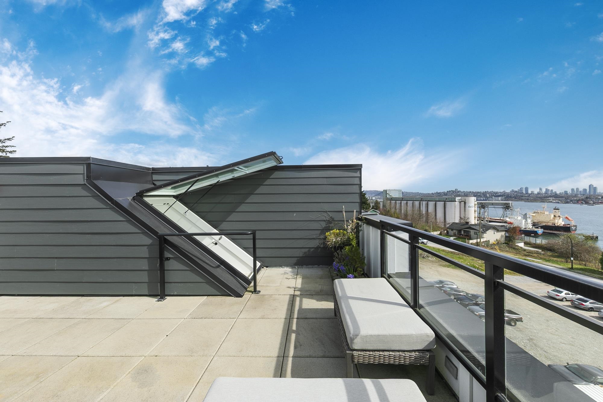 356 555 2ND STREET, R3105855, BC,