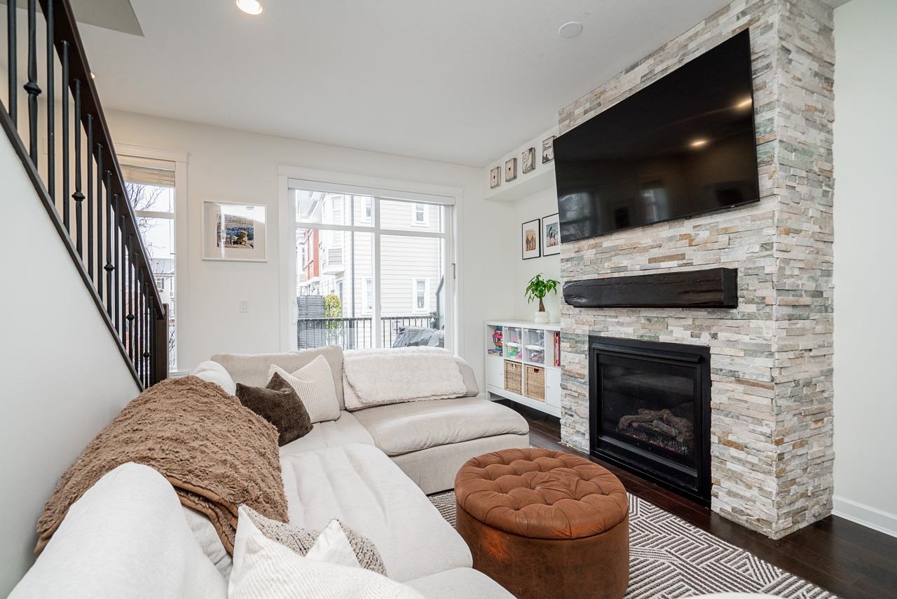 44 8068 207 STREET, R3105917, BC,