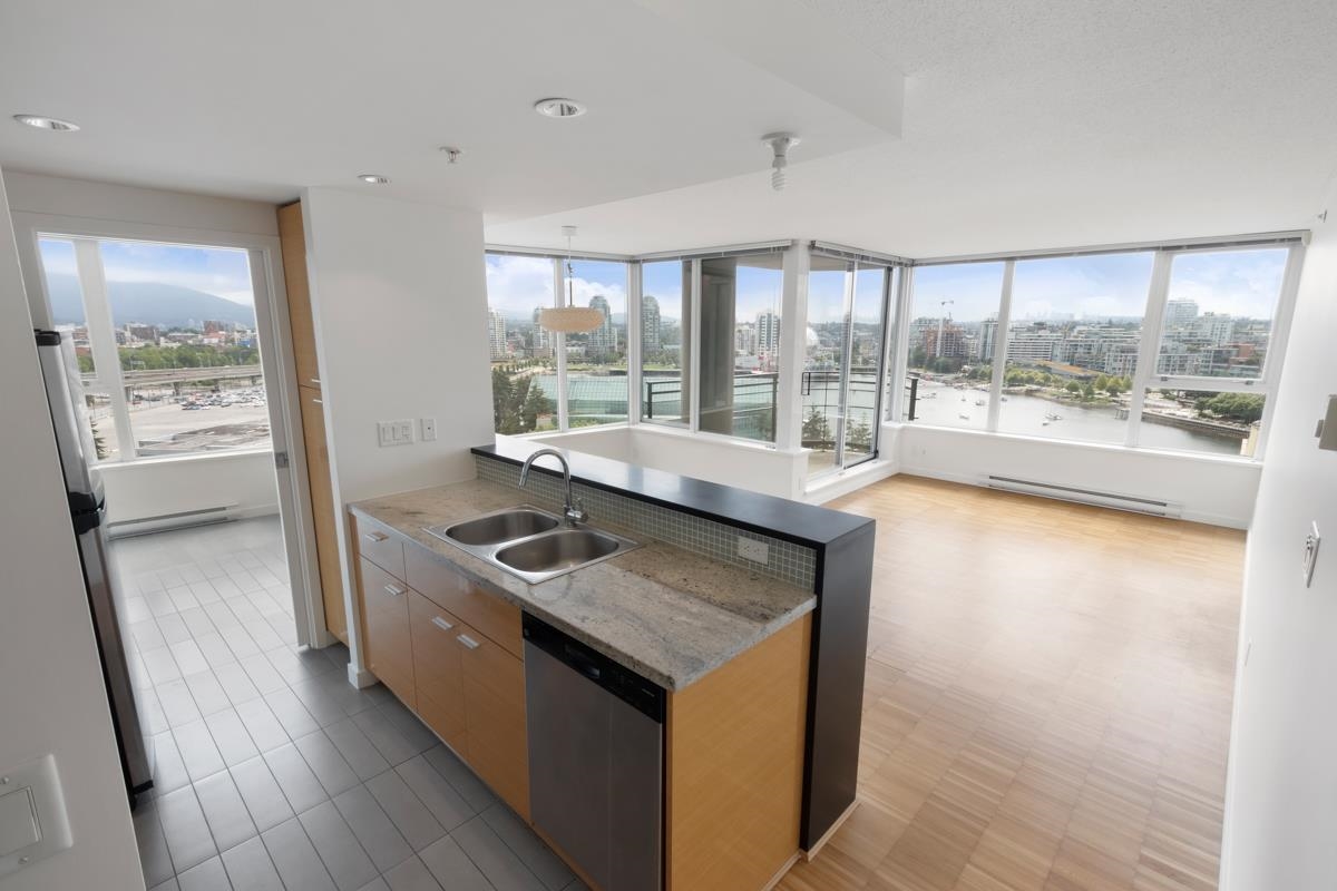 1902 33 SMITHE STREET, R3106225, BC,