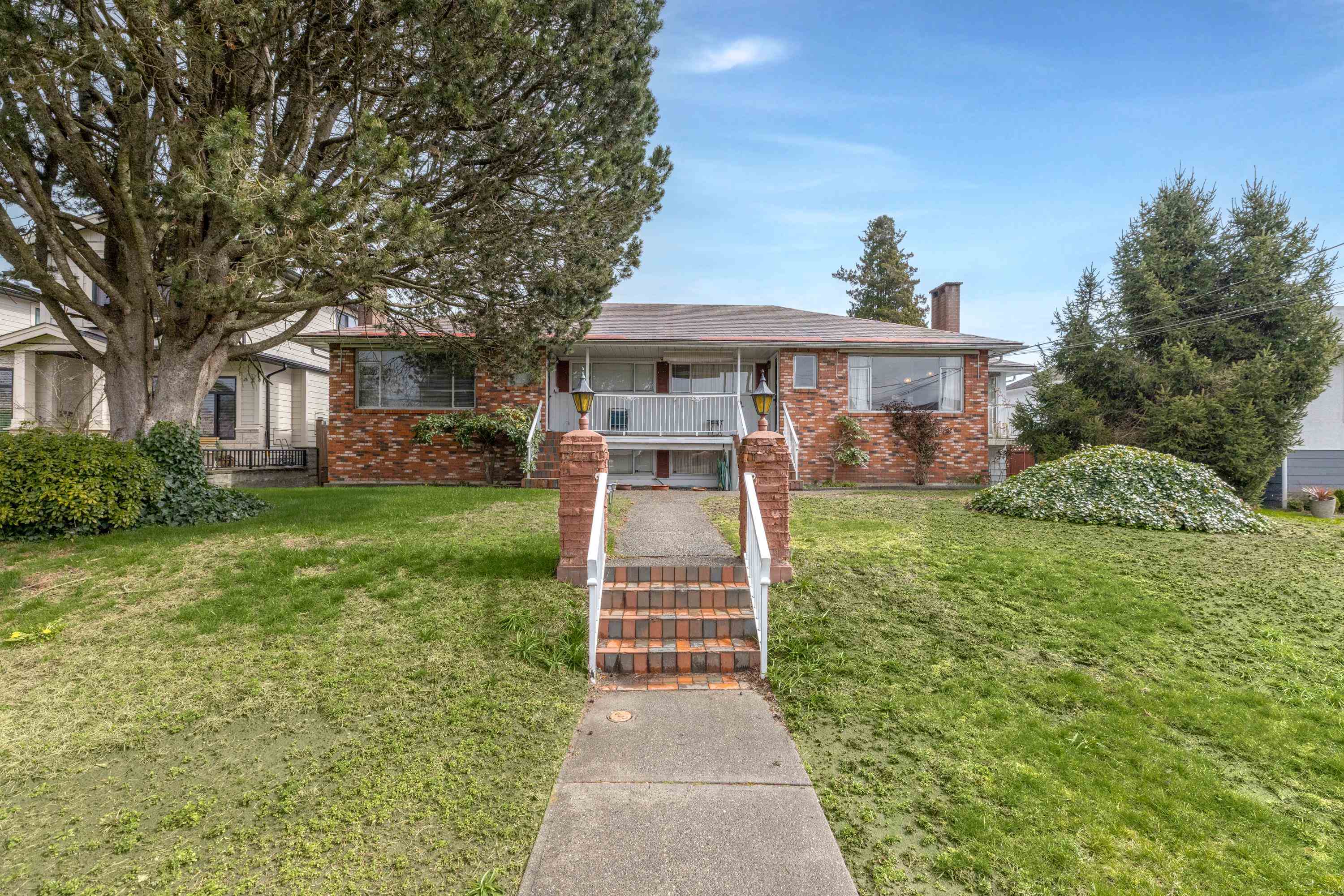 892-894 INVERGARRY AVENUE, Burnaby BC V5B 4M8, R3106344, BC,