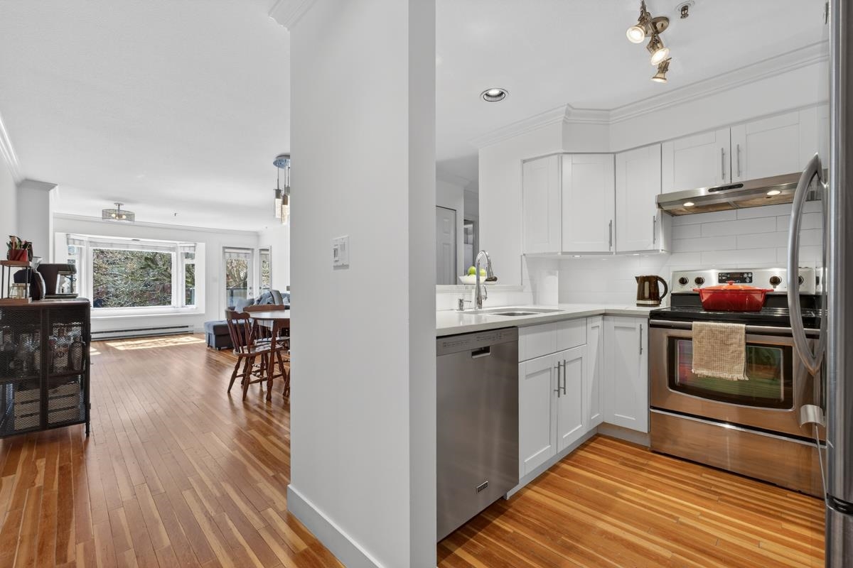 207 965 15TH AVE W, R3106693, BC,