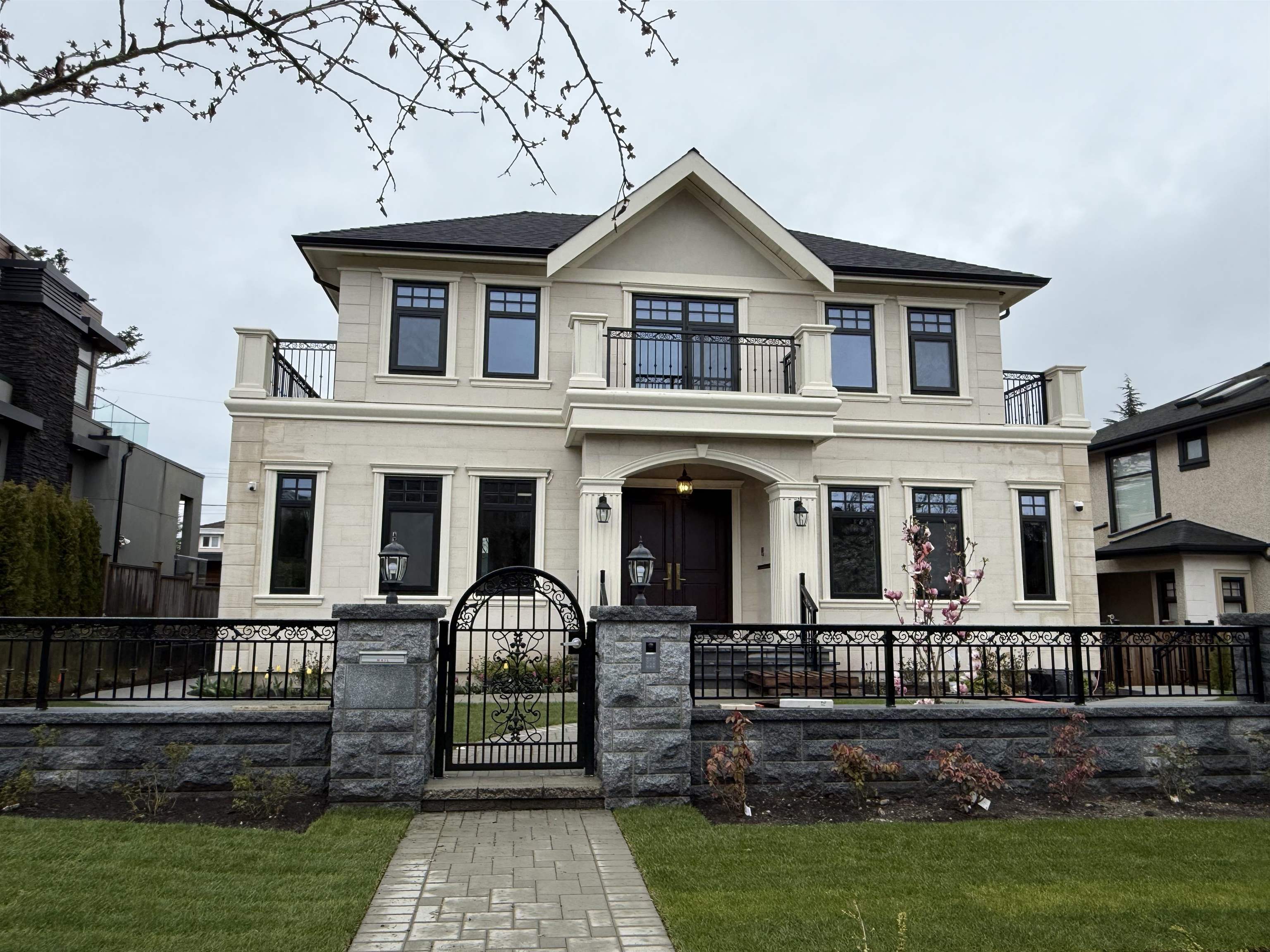 MLS® listing #R3106920 for sale located at 1115 1115 W 48TH AVENUE, Vancouver BC V6M 2N4