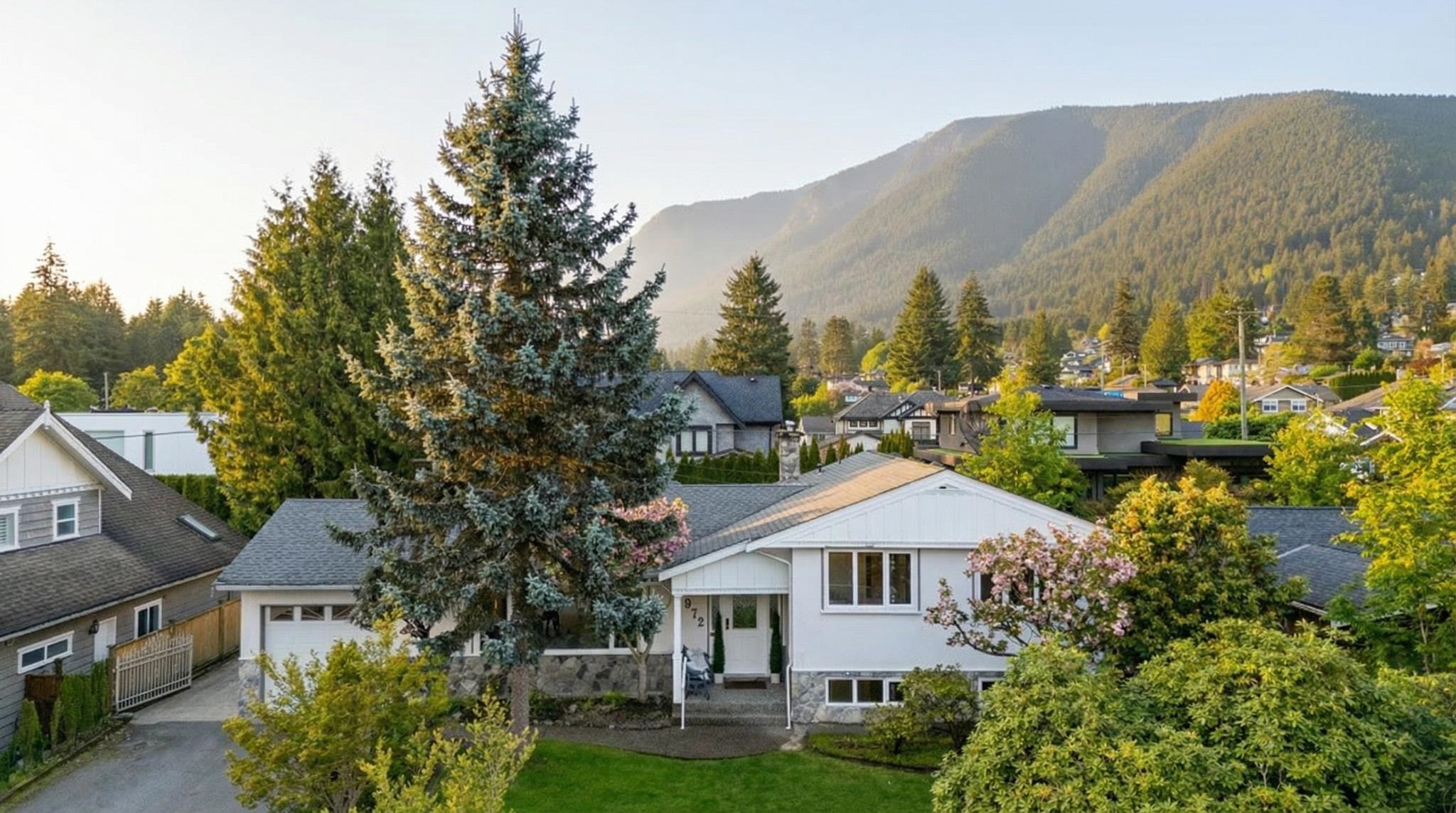 972 BEACONSFIELD ROAD, North Vancouver BC V7R 1T2, R3107169, BC,