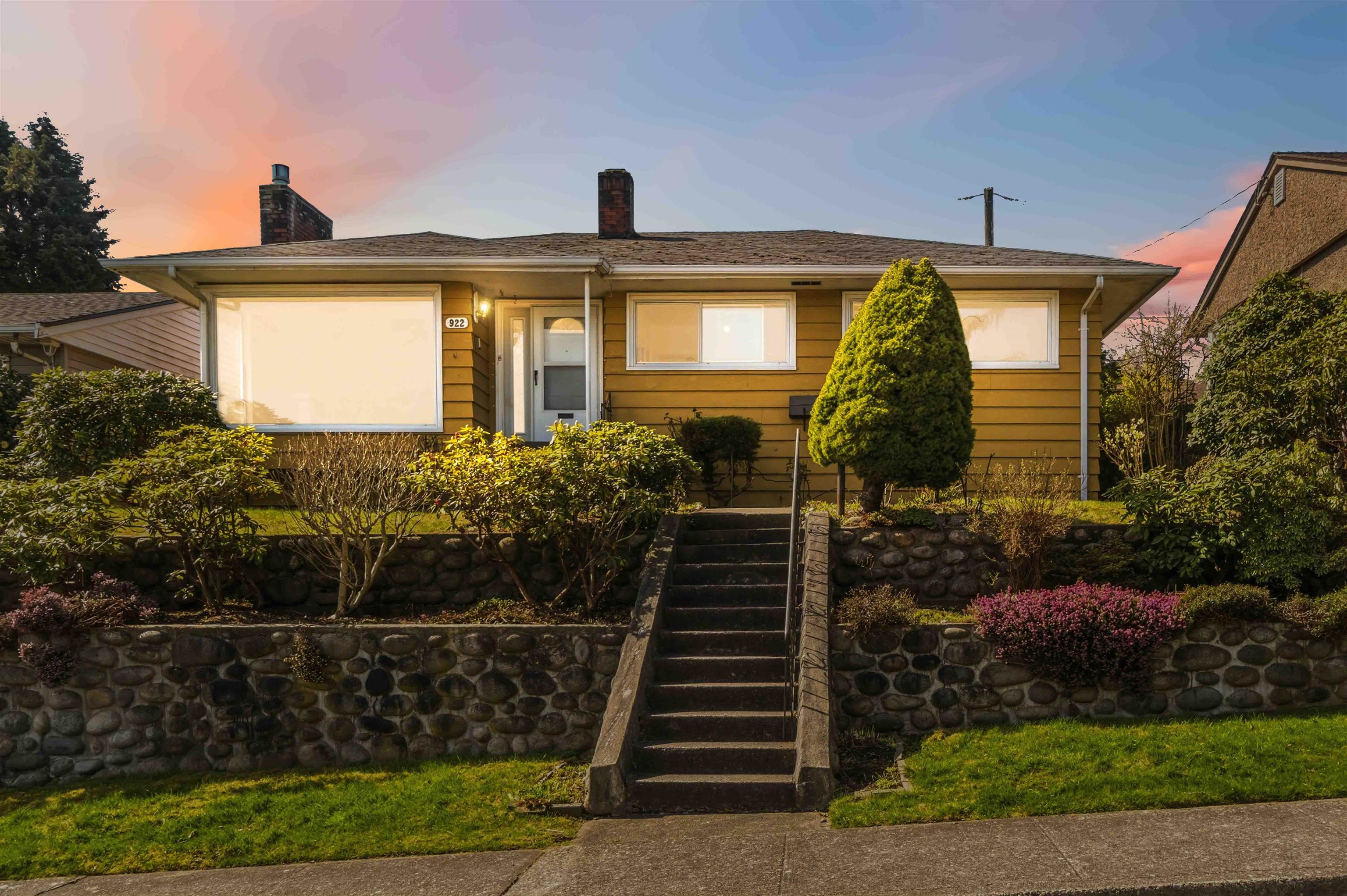 922 SURREY STREET, New Westminster BC V3L 4W2, R3107172, BC,