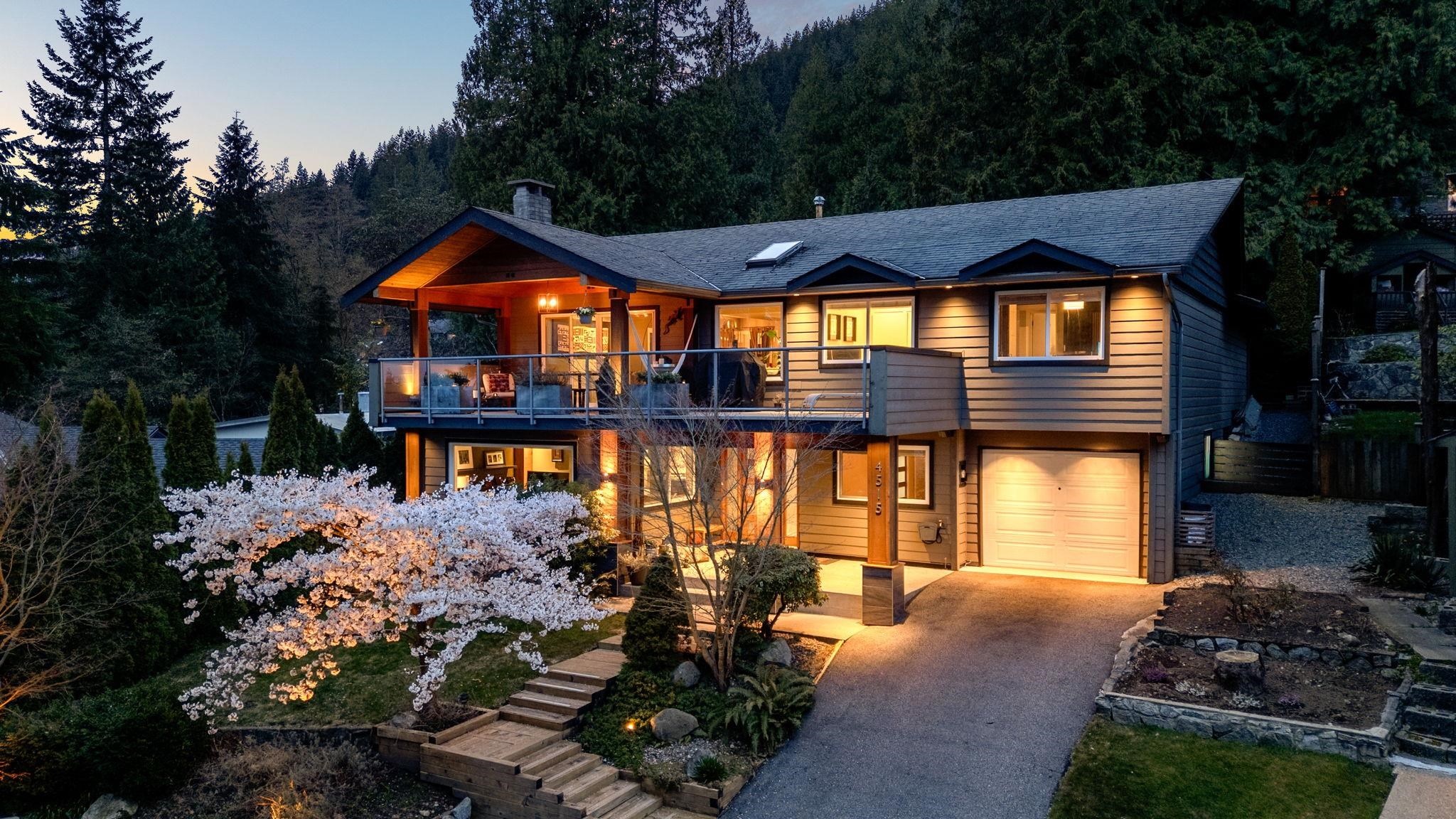 MLS® listing #R3107311 for sale located at 4515 MEADOWBANK CLOSE, North Vancouver BC V7K 2L1