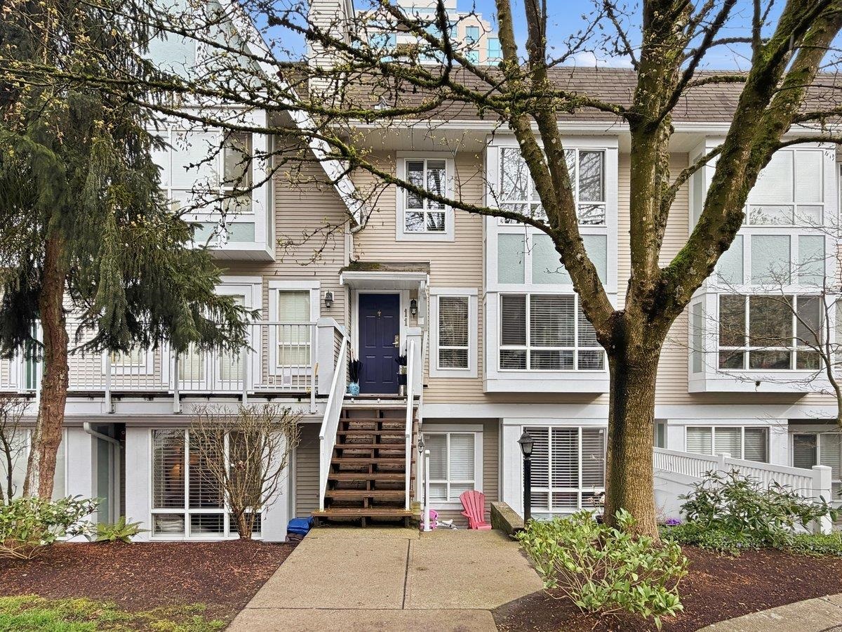 MLS® listing #R3107381 for sale located at 10 6588 SOUTHOAKS CRESCENT