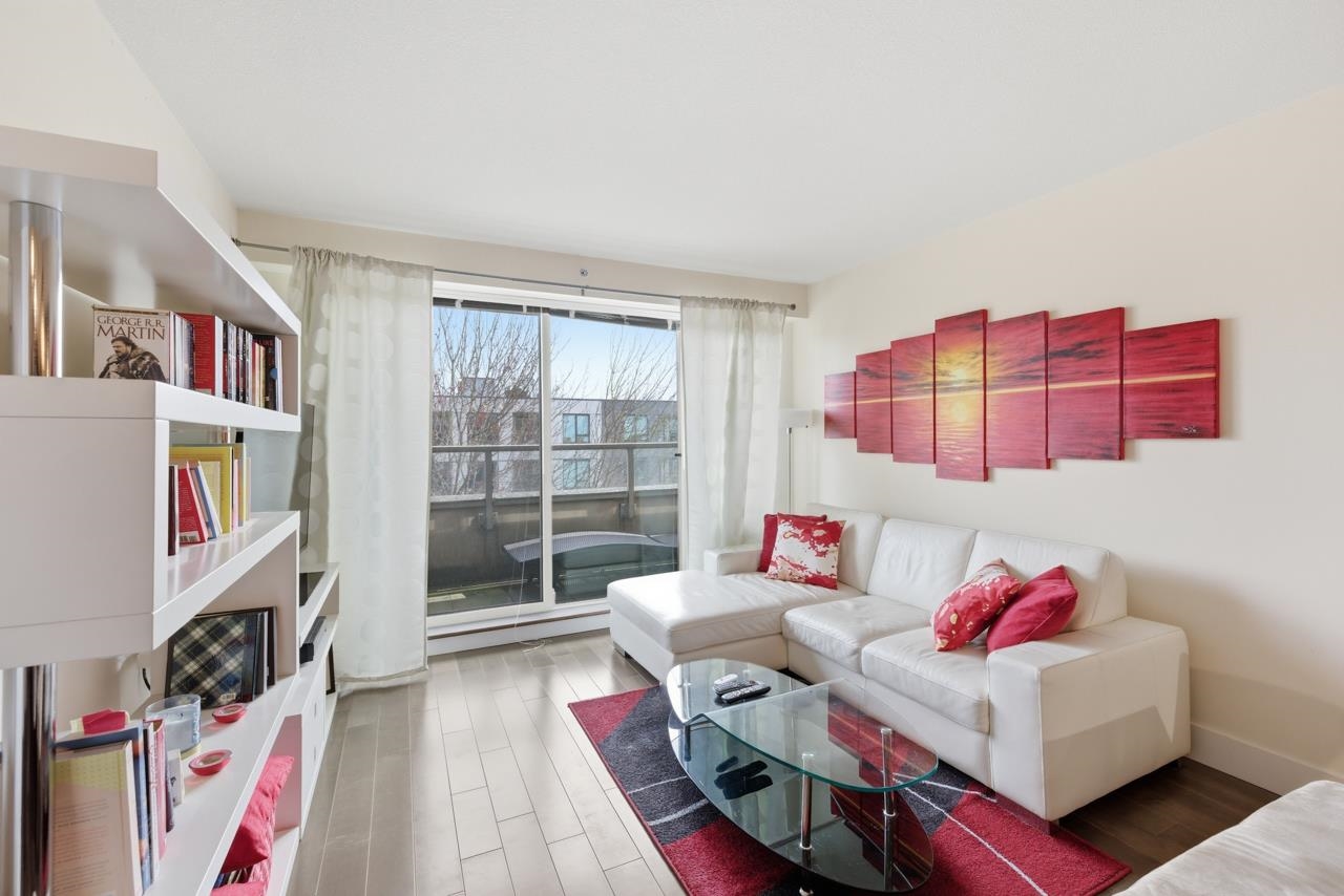 MLS® listing #R3107386 for sale located at PH-8 1689 13TH AVENUE