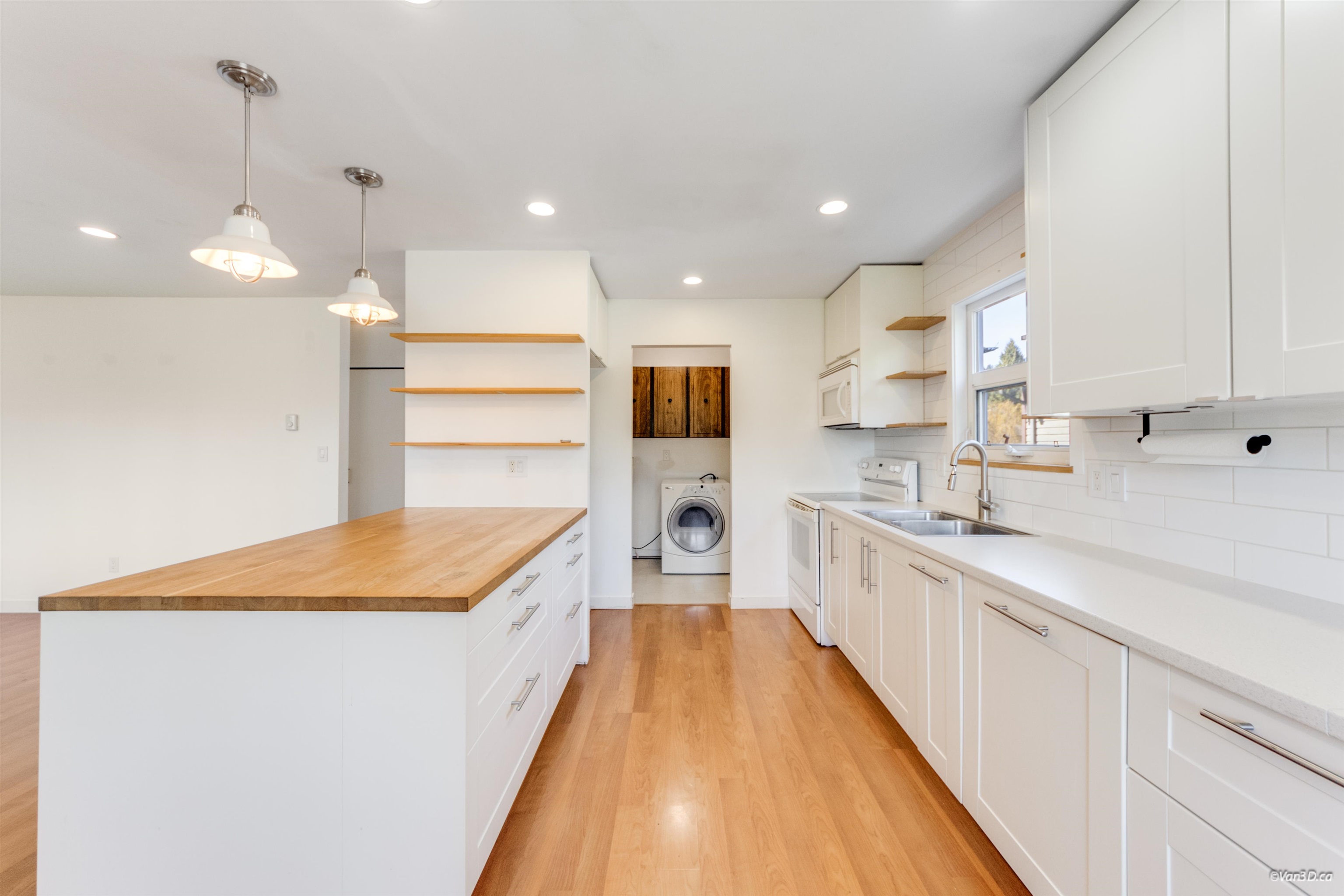 2974 FLEMING AVENUE, Coquitlam BC V3C 4S3, R3107562, BC,