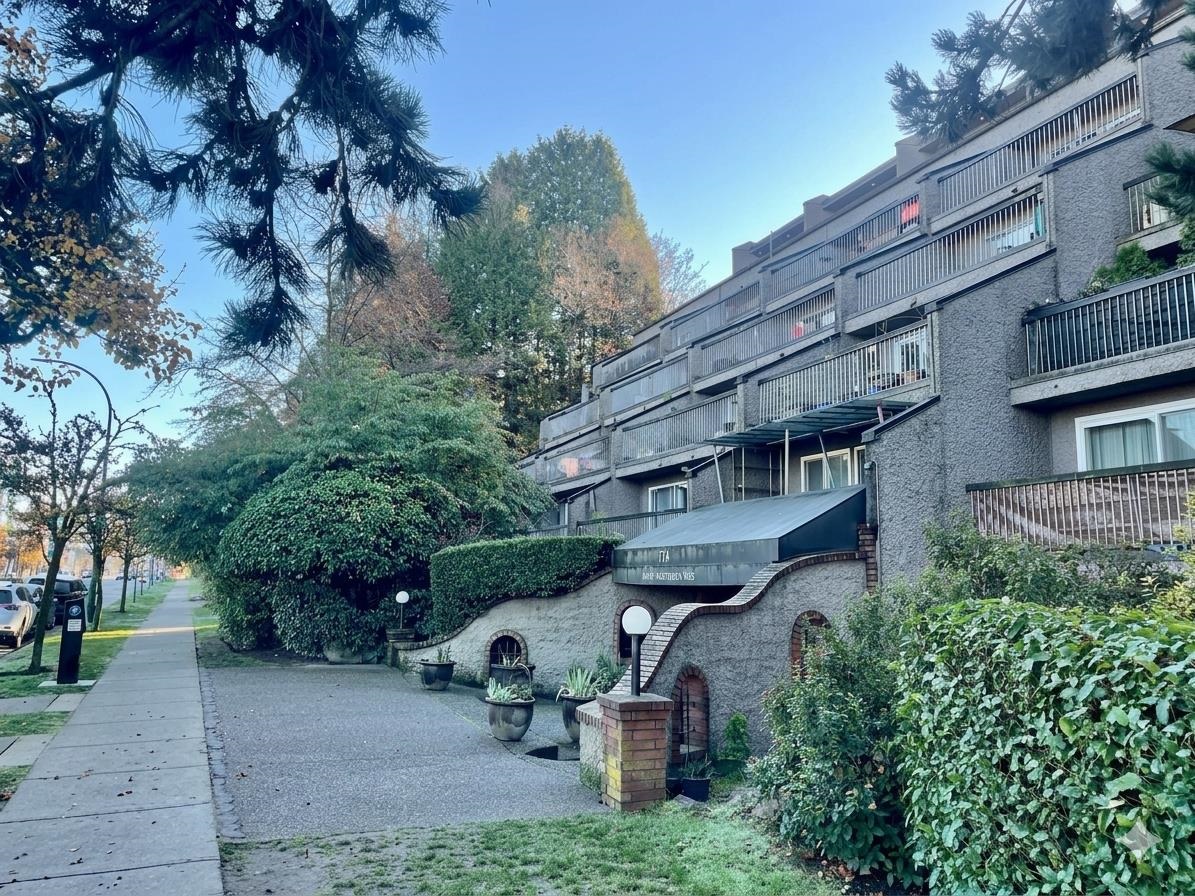 409 774 GREAT NORTHERN WAY, R3107664, BC,