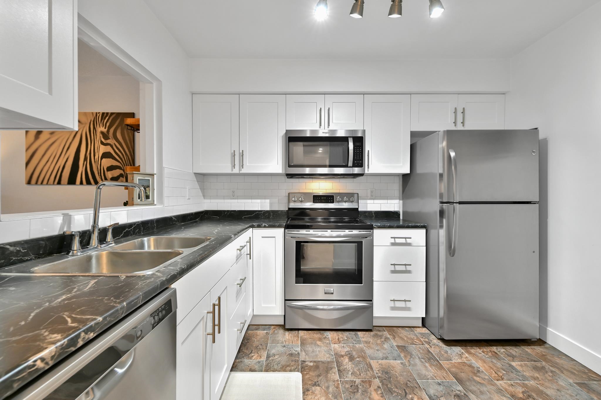 203 33165 2 AVENUE, R3107840, BC,