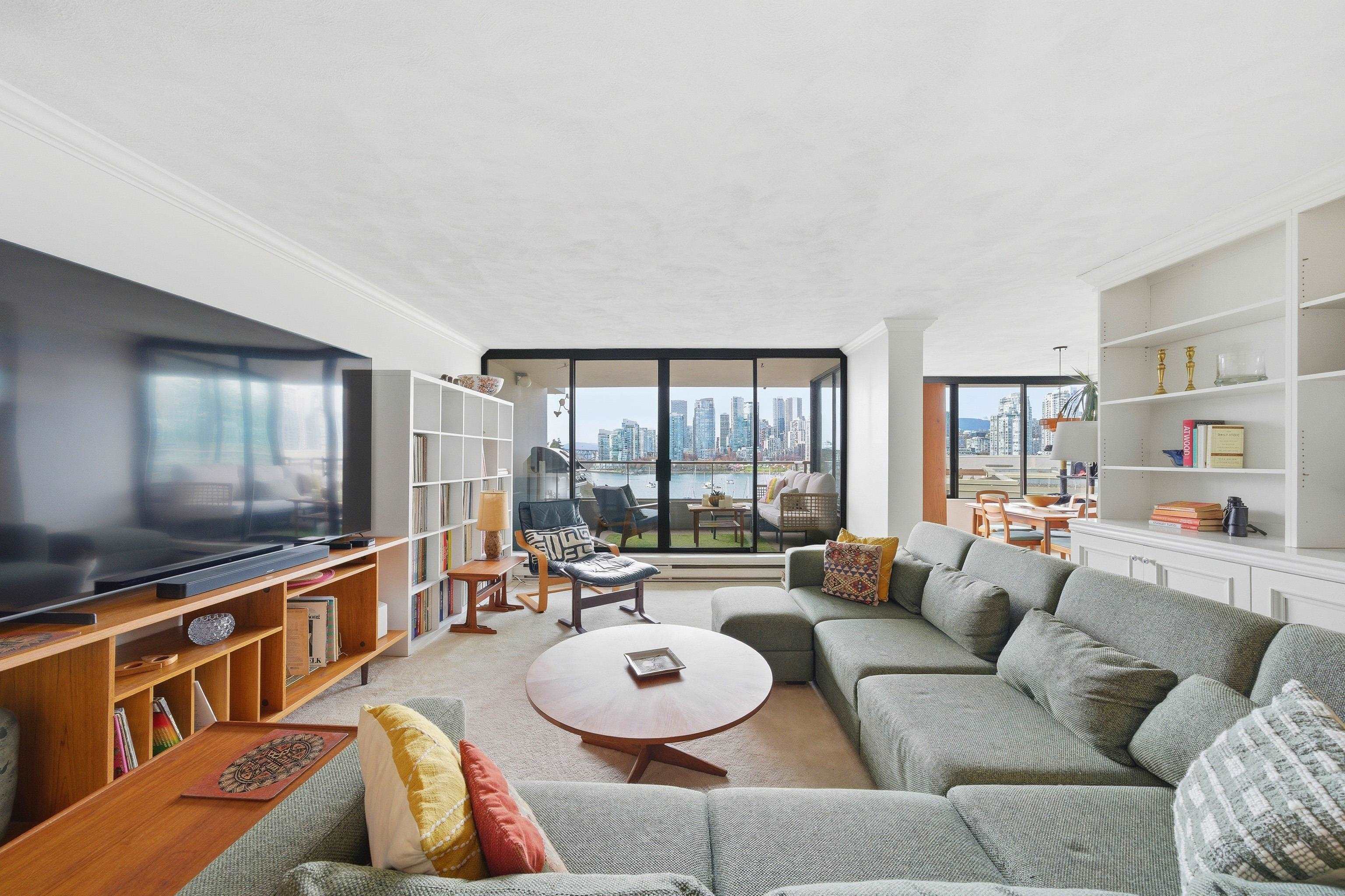 533 666 LEG IN BOOT SQUARE, R3107964, BC,