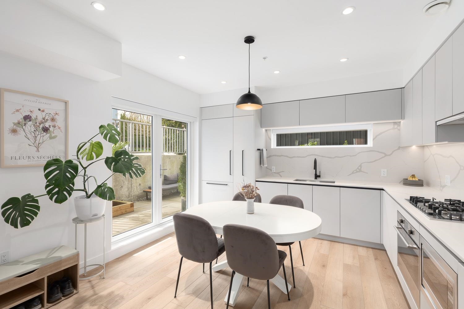 101 239 16TH AVENUE, R3108158, BC,