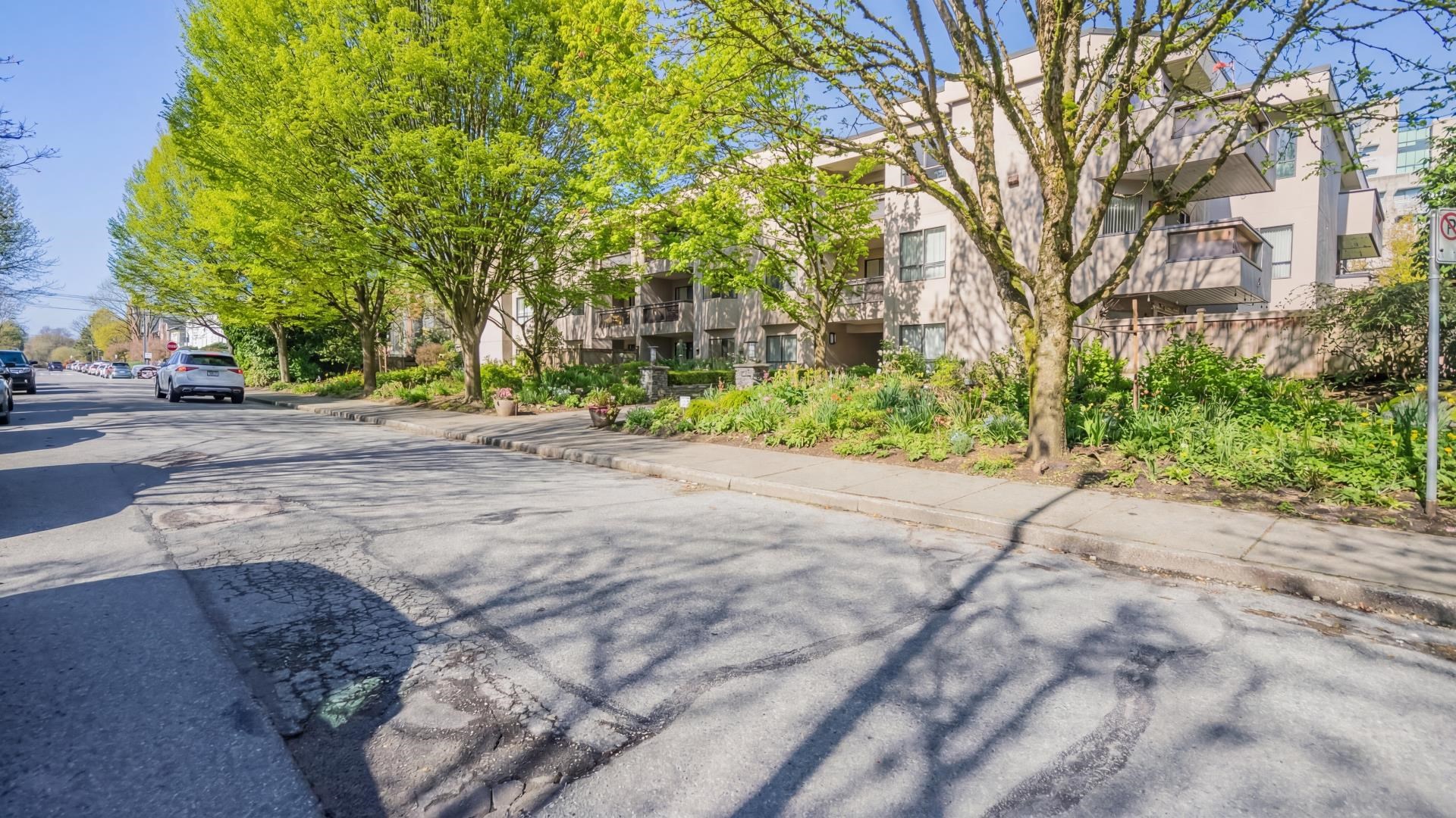 305 975 13TH AVENUE, R3108348, BC,