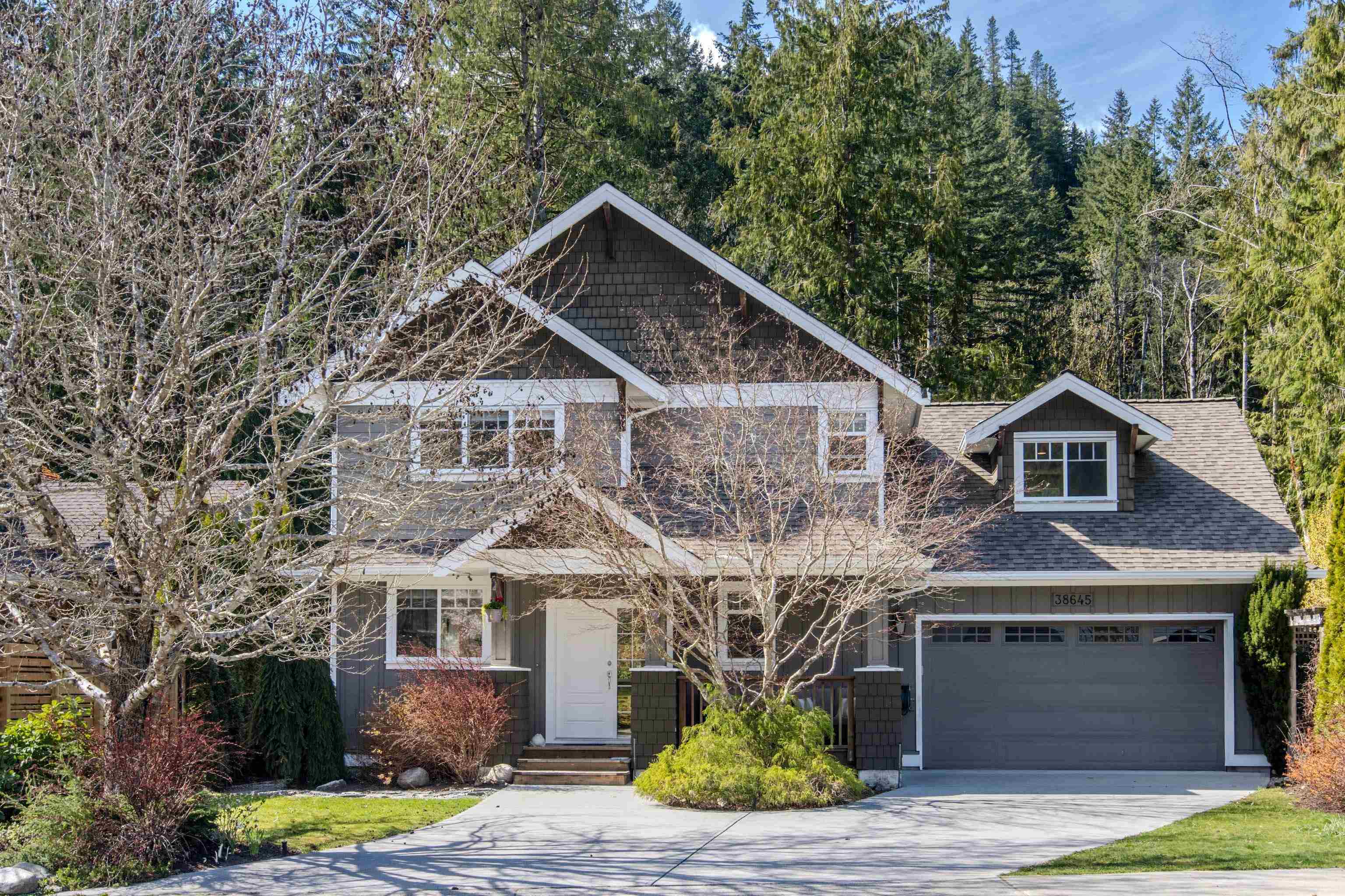 MLS® listing #R3108357 for sale located at 38645 WESTWAY AVENUE, Squamish BC V8B 0W1