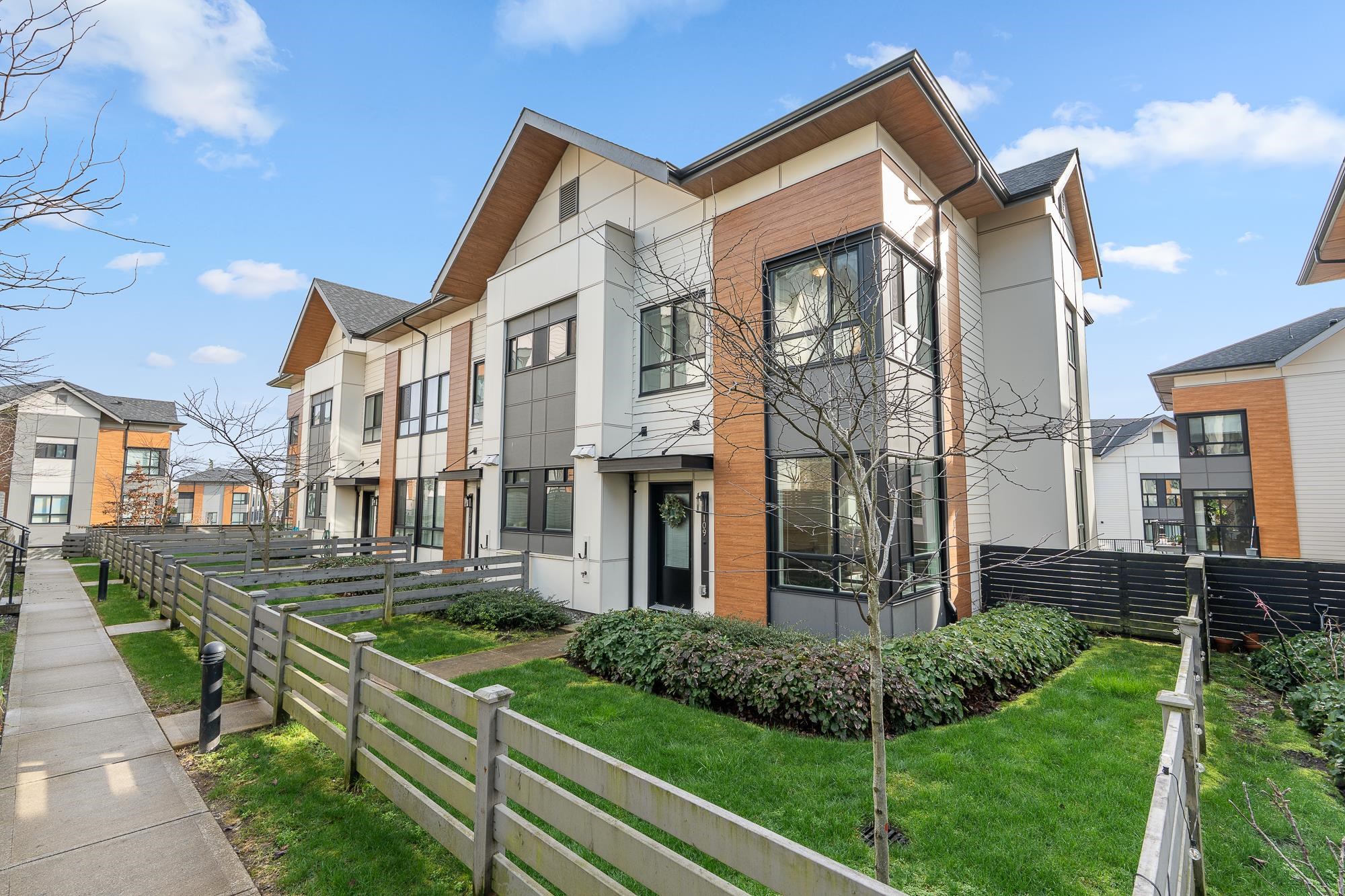 109 15111 EDMUND DRIVE, R3108678, BC,