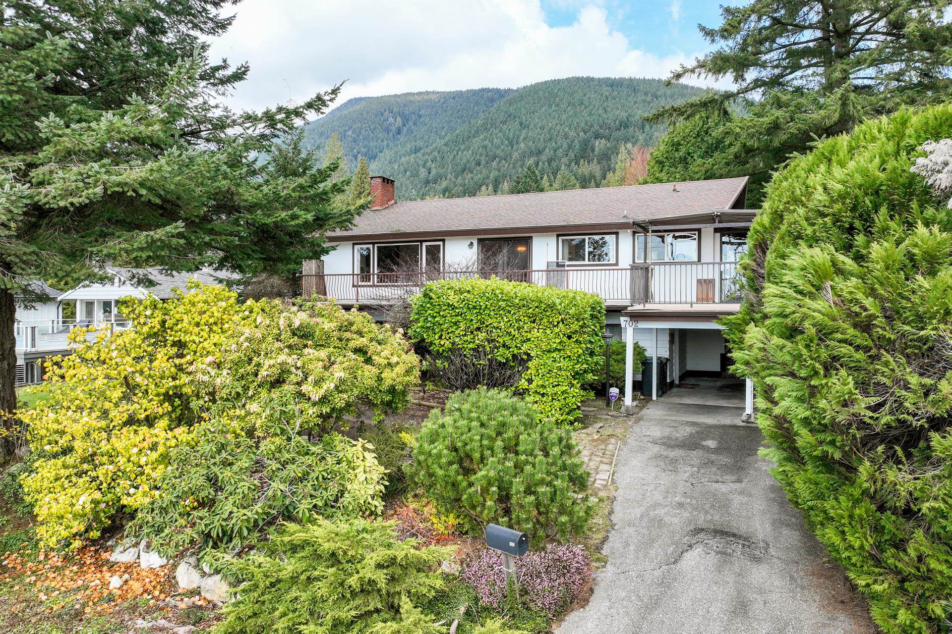 702 WINONA AVENUE, North Vancouver BC V7R 2B1, R3108718, BC,