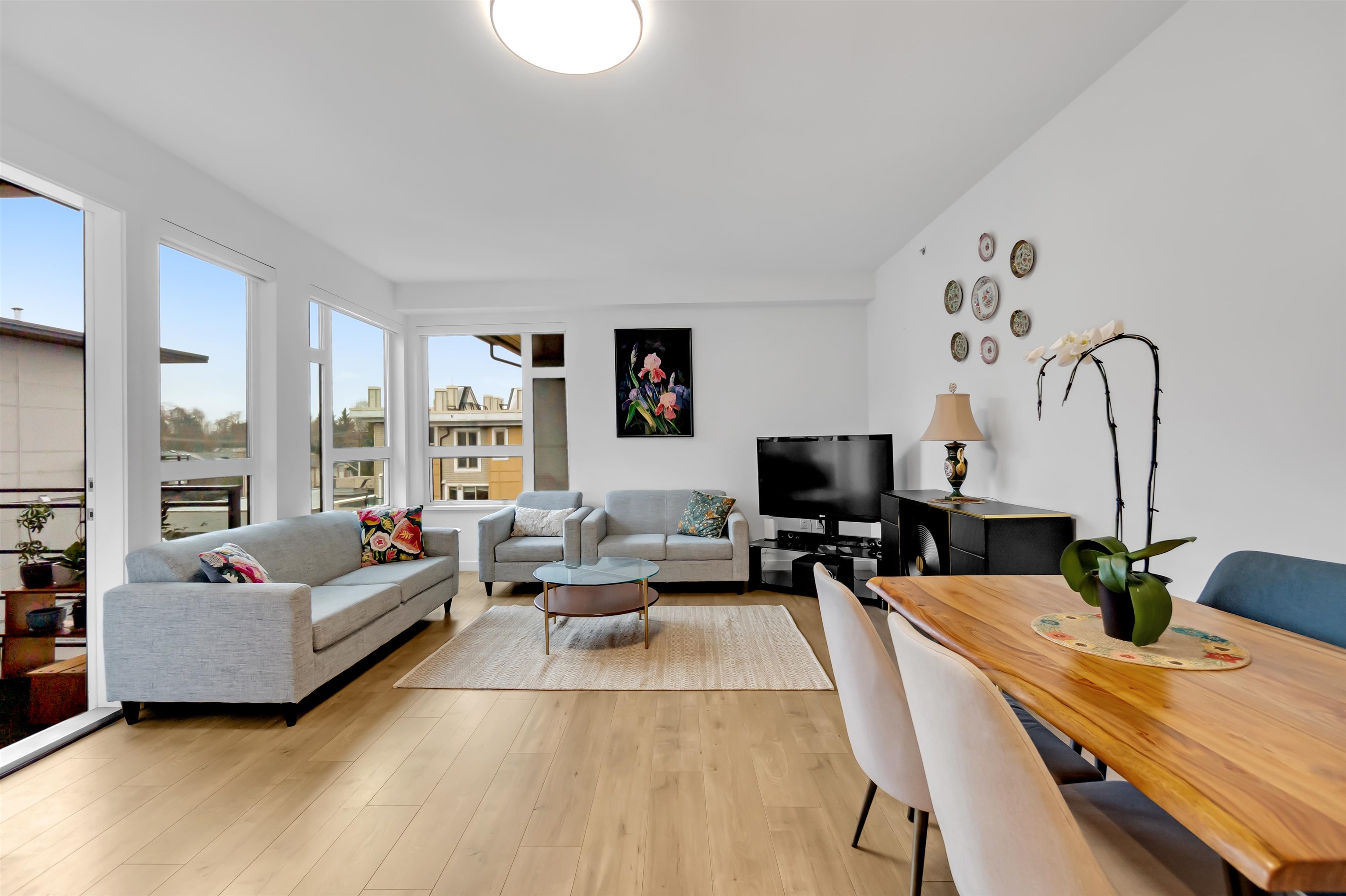 303 715 15 STREET, R3108850, BC,