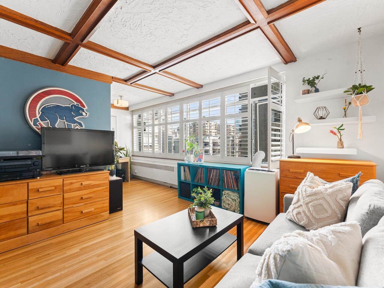 304 1975 PENDRELL STREET, R3109338, BC,