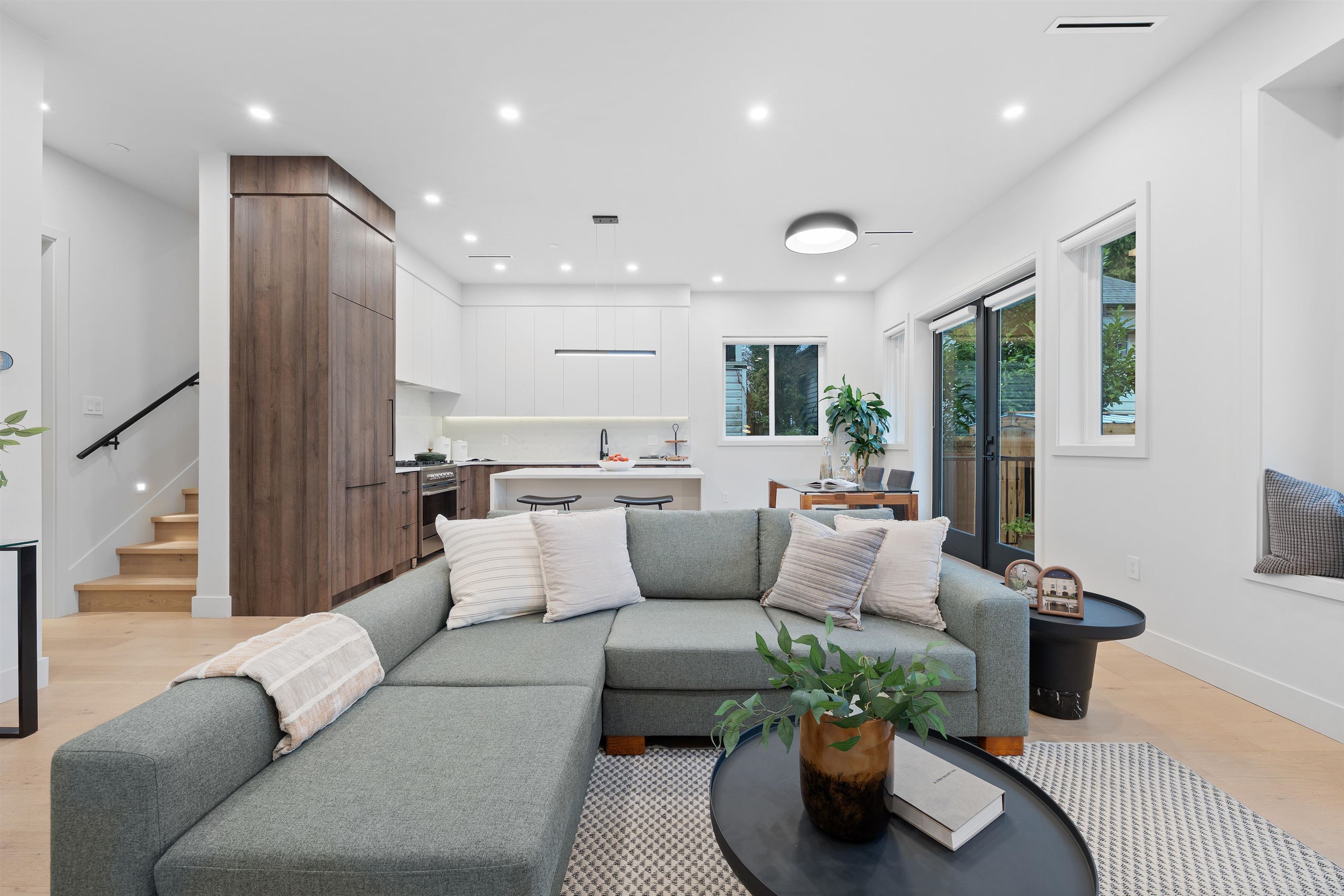 919 E 10TH AVENUE, Vancouver BC V5T 2B3, R3109406, BC,