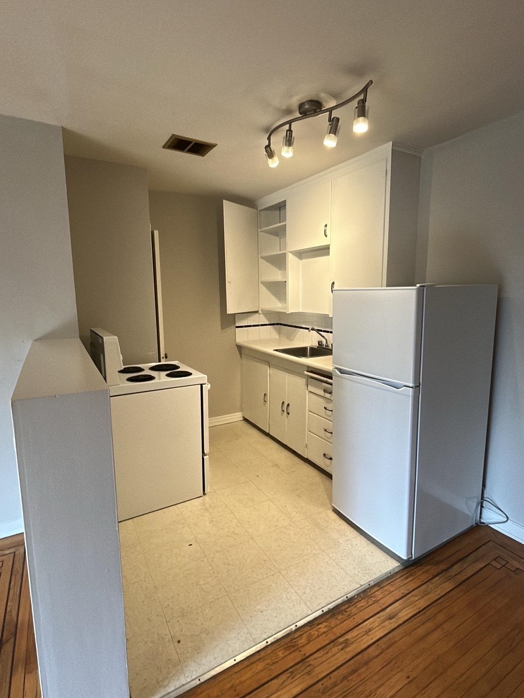 103 735 ROYAL AVENUE, R3109460, BC,