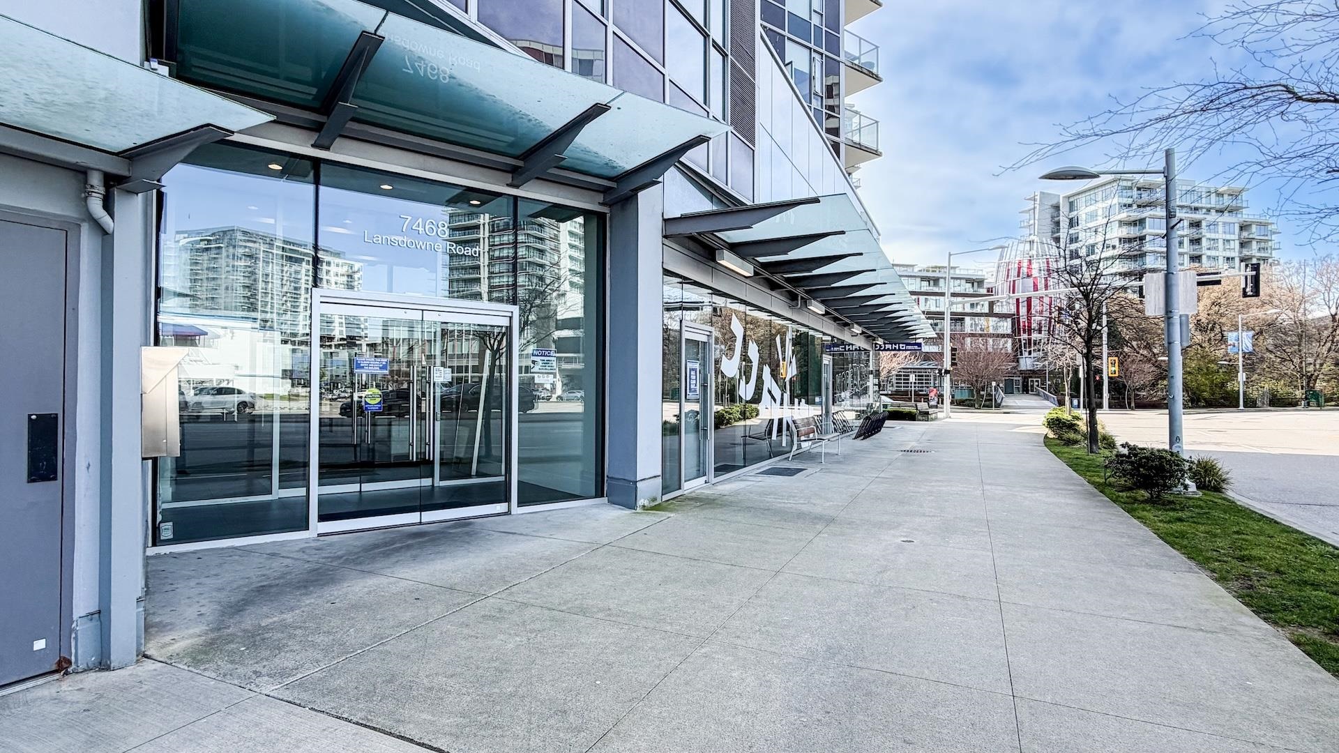 1210 7468 LANSDOWNE ROAD, R3109475, BC,