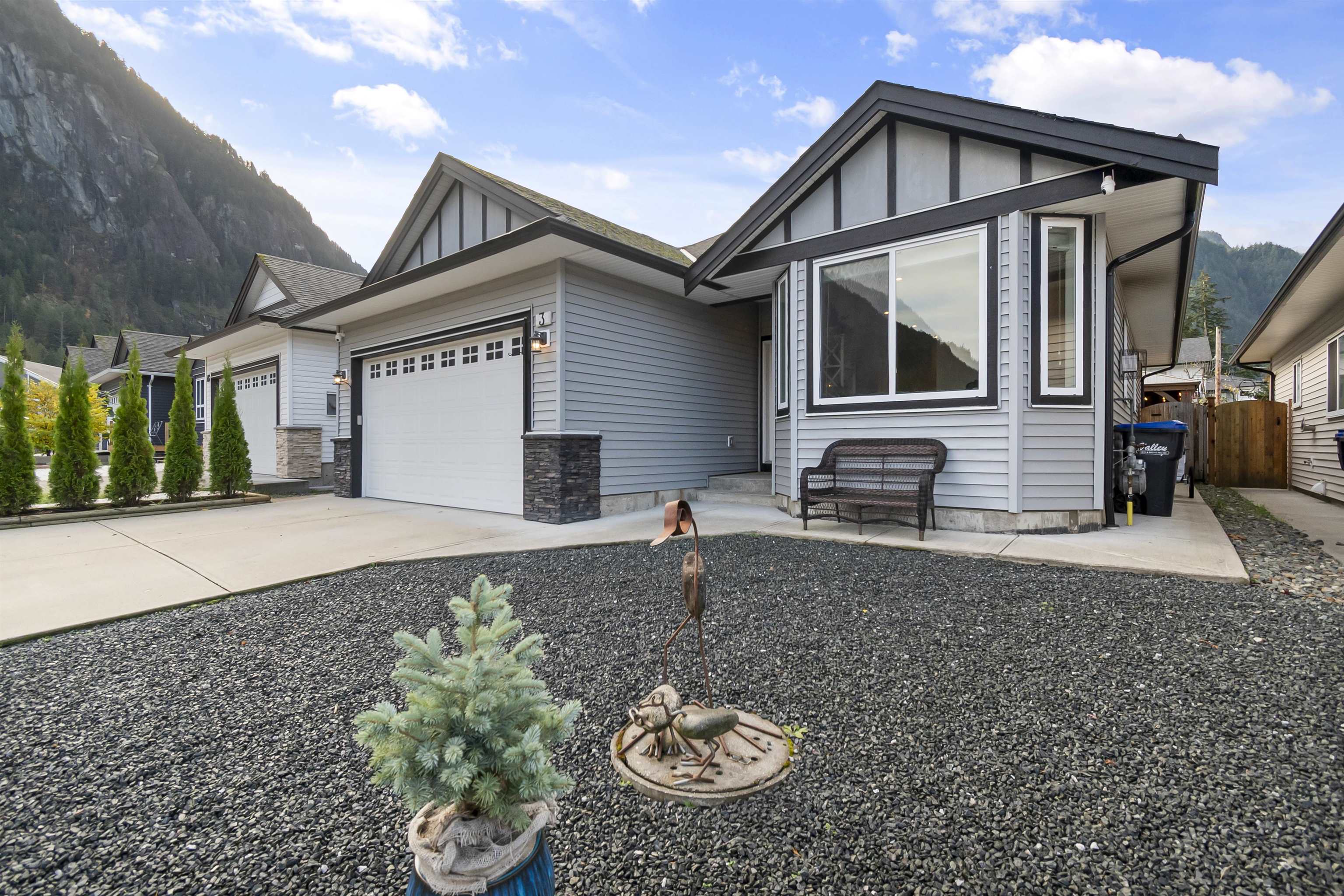 MLS® listing #R3109553 for sale located at 3 20118 BEACON ROAD