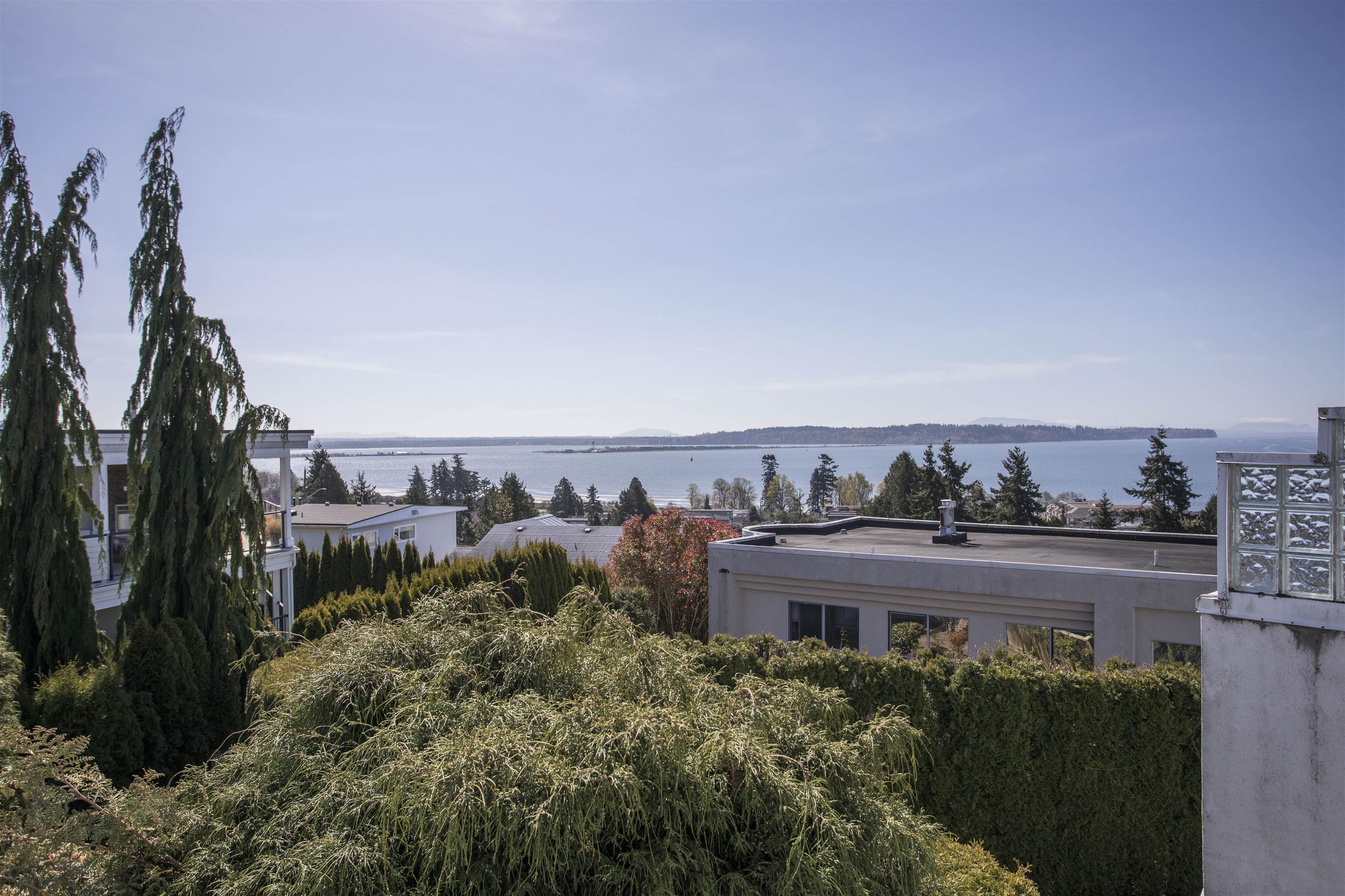 MLS® listing #R3109866 for sale located at 15662 SEMIAHMOO AVENUE, White Rock BC V4B 1V4