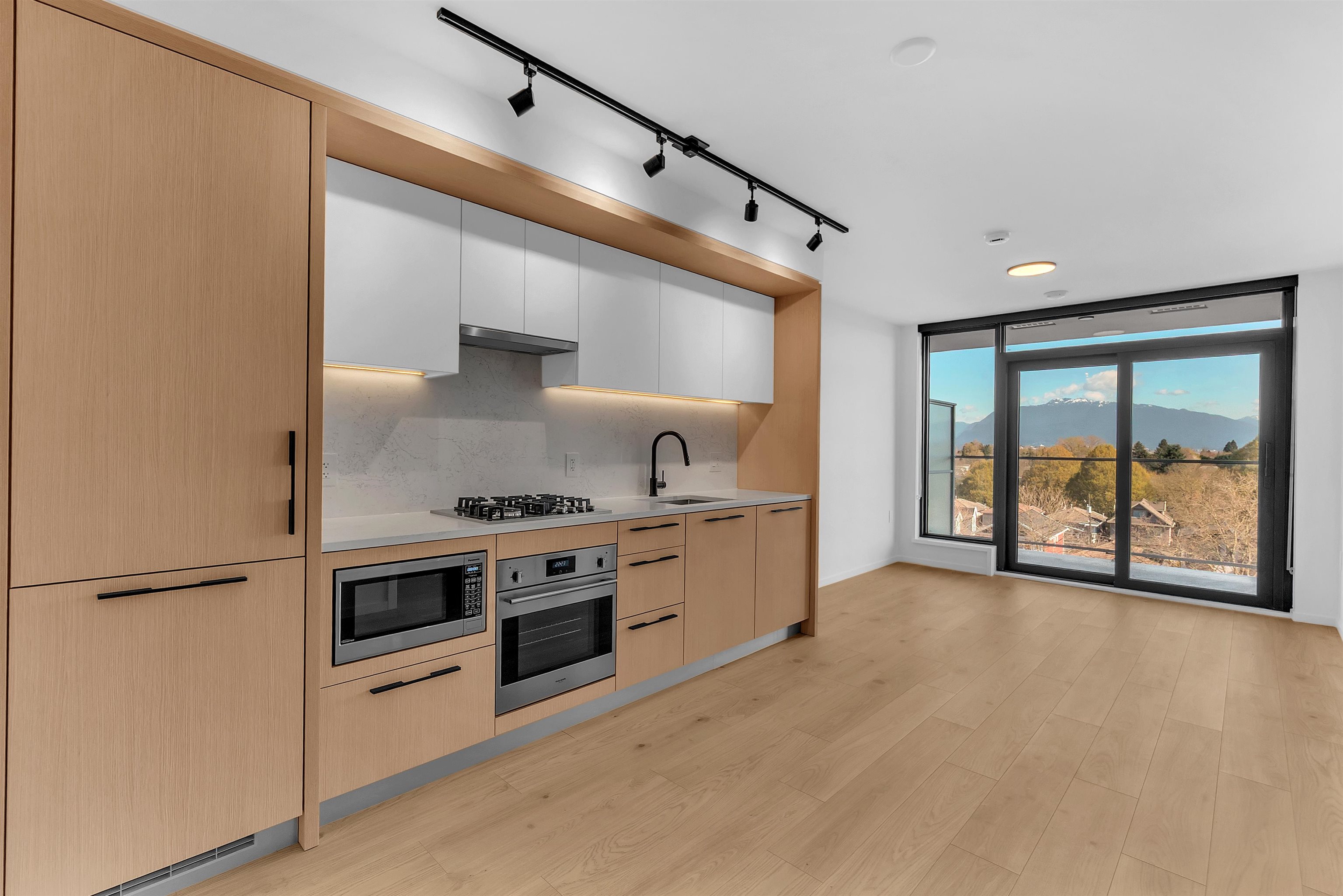 7XX 2729 KINGSWAY, R3109939, BC,