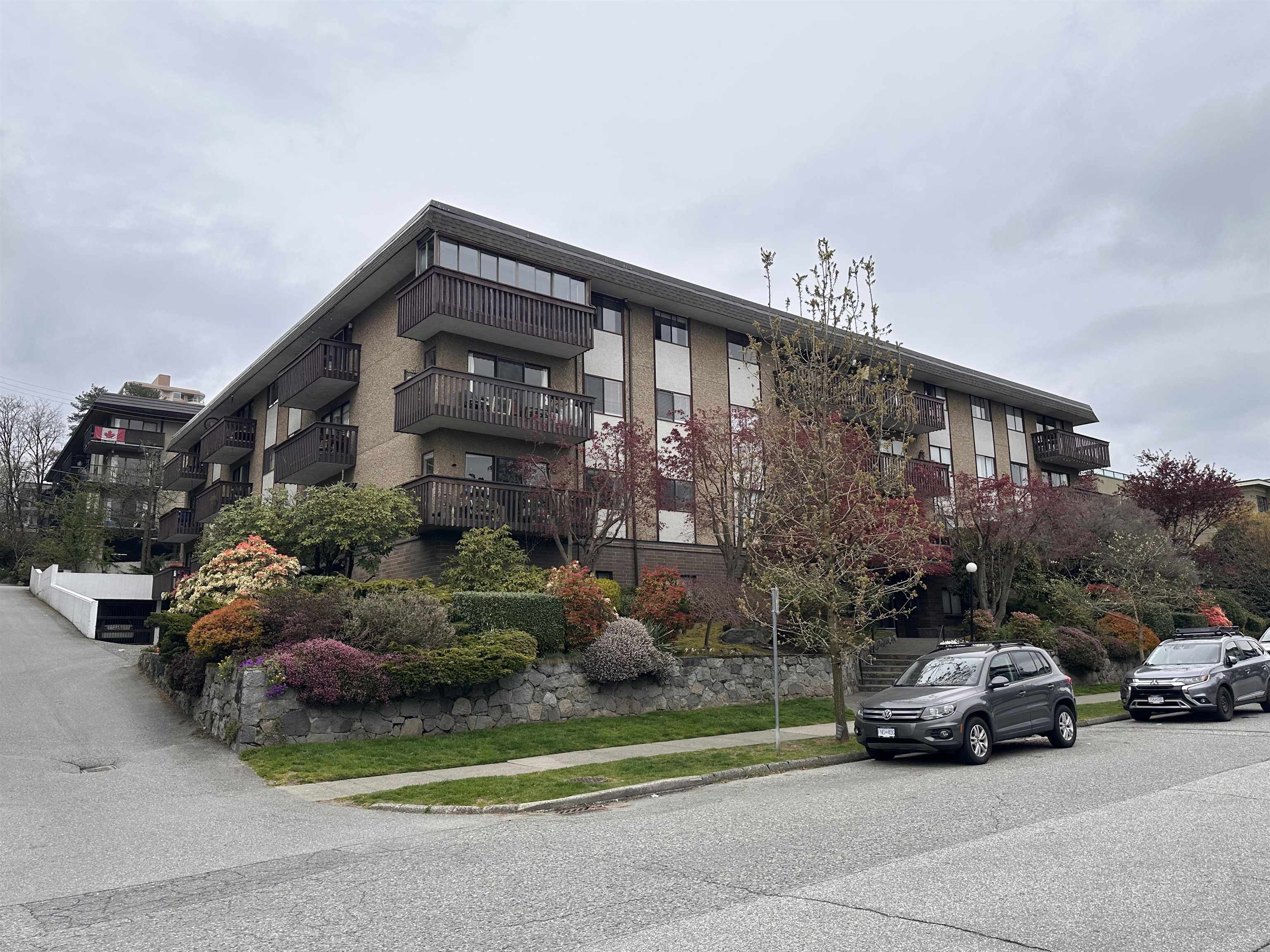 205 120 4TH STREET, R3109945, BC,