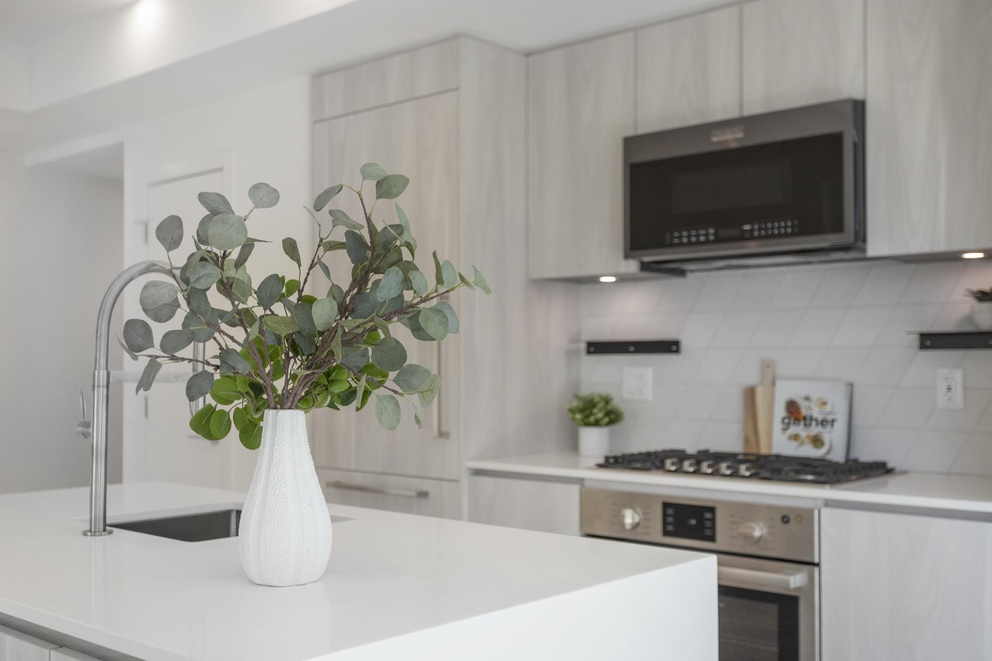 304 3264 VANNESS AVENUE, R3110082, BC,